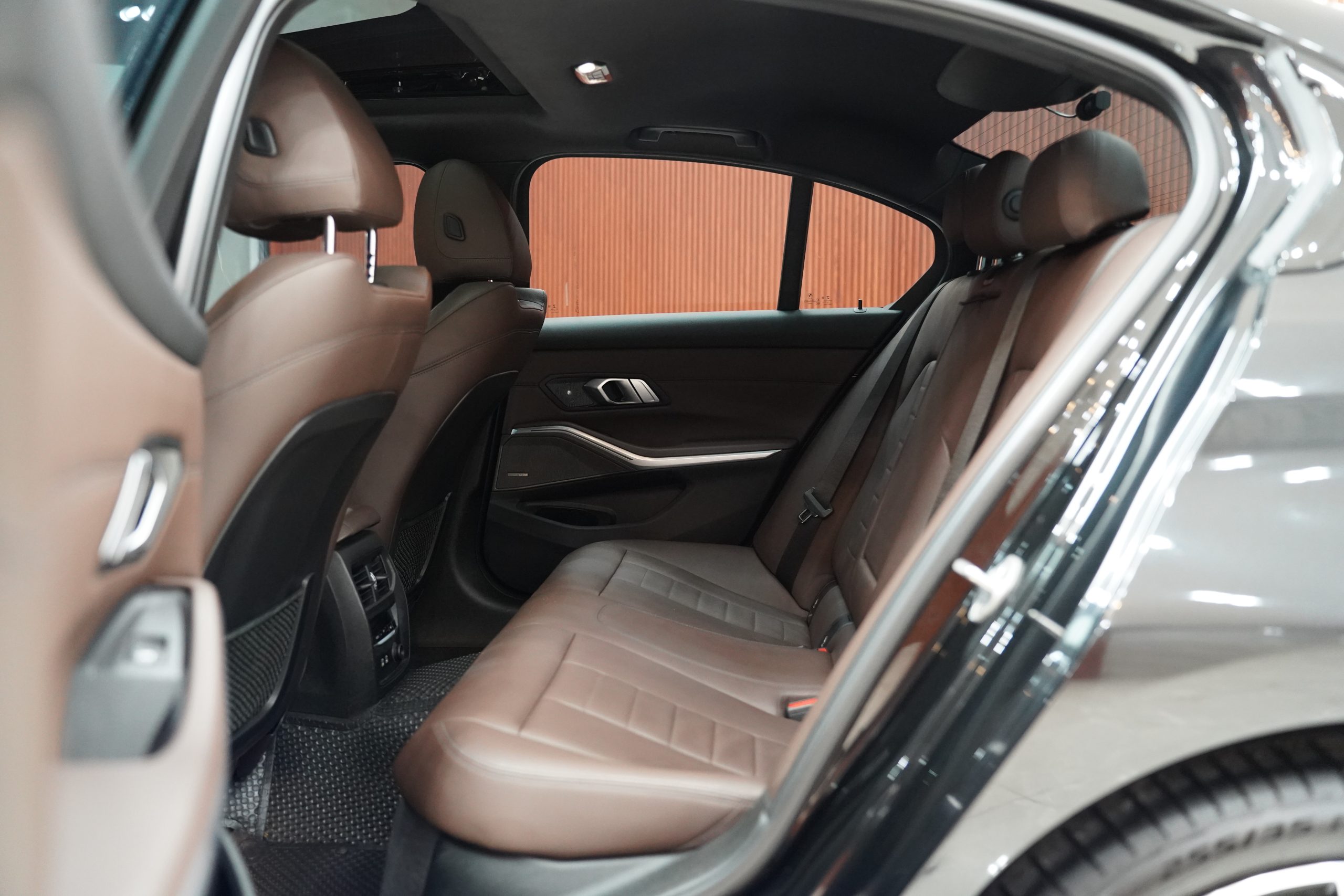 2020 BMW 330e 2.0 G20 (ปี 19-26) M Sport Sedan - Image 11