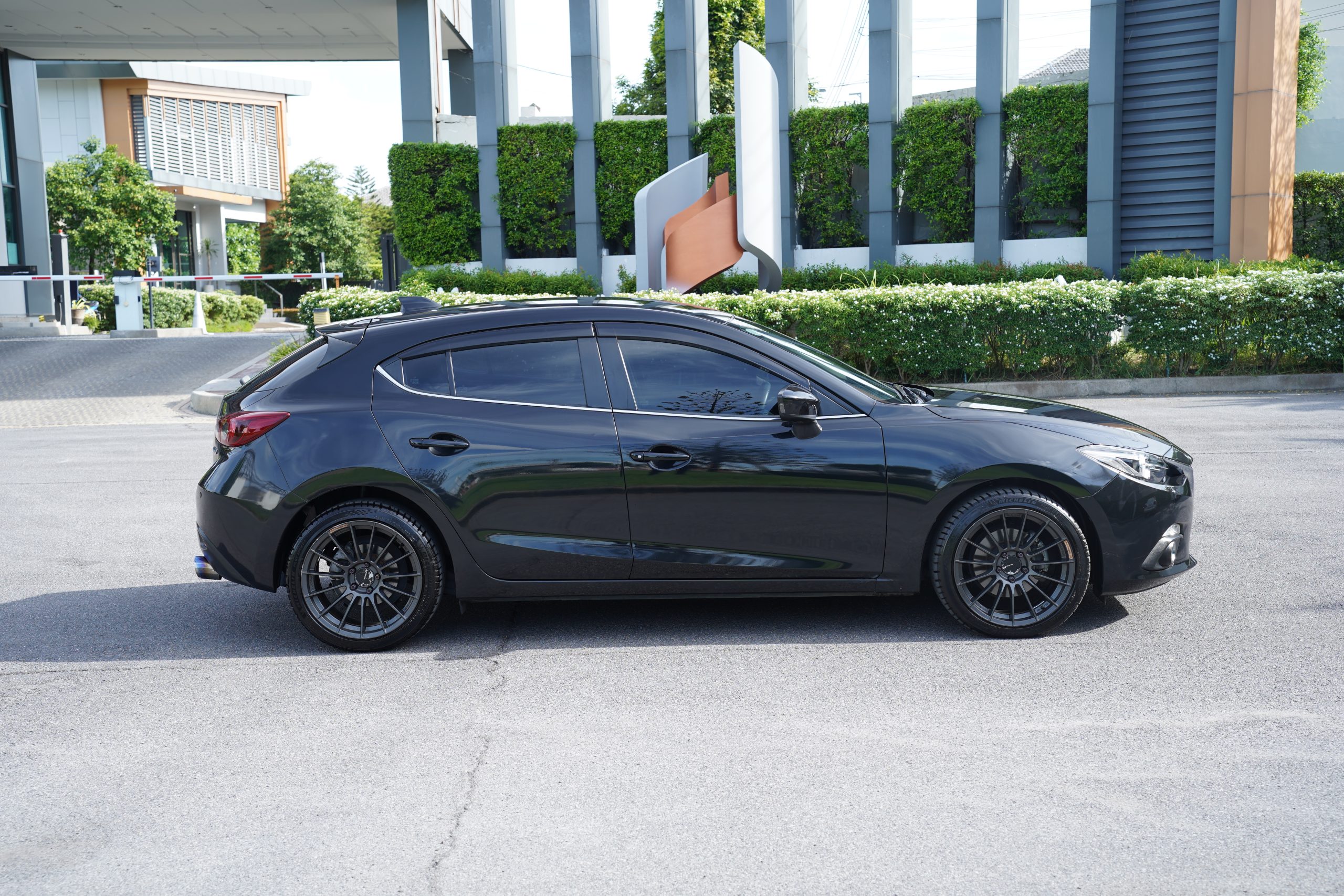 2014 Mazda 3 2.0 (ปี 14-18) SP Sports Hatchback - Image 9