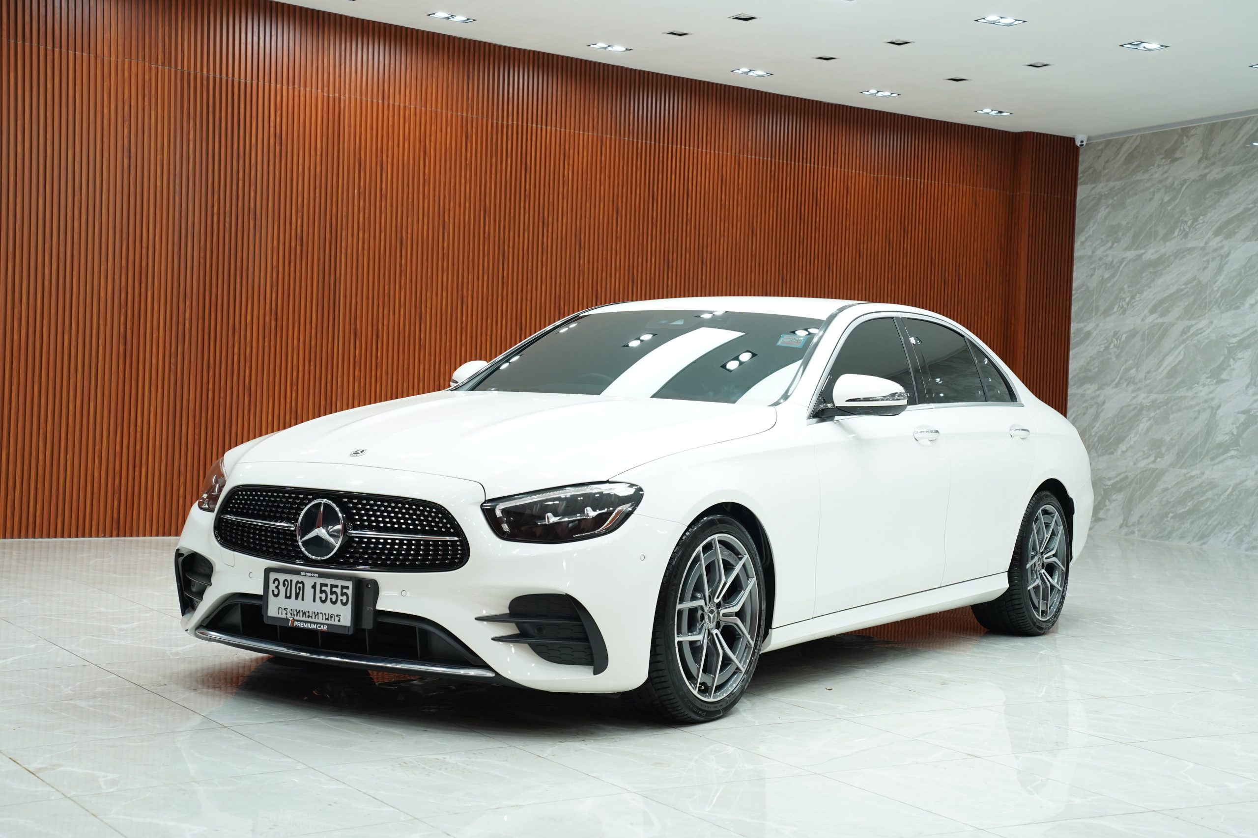 2023 Mercedes-Benz E220 2.0 W213 (ปี 16-23) d AMG Sport Sedan - Image 4