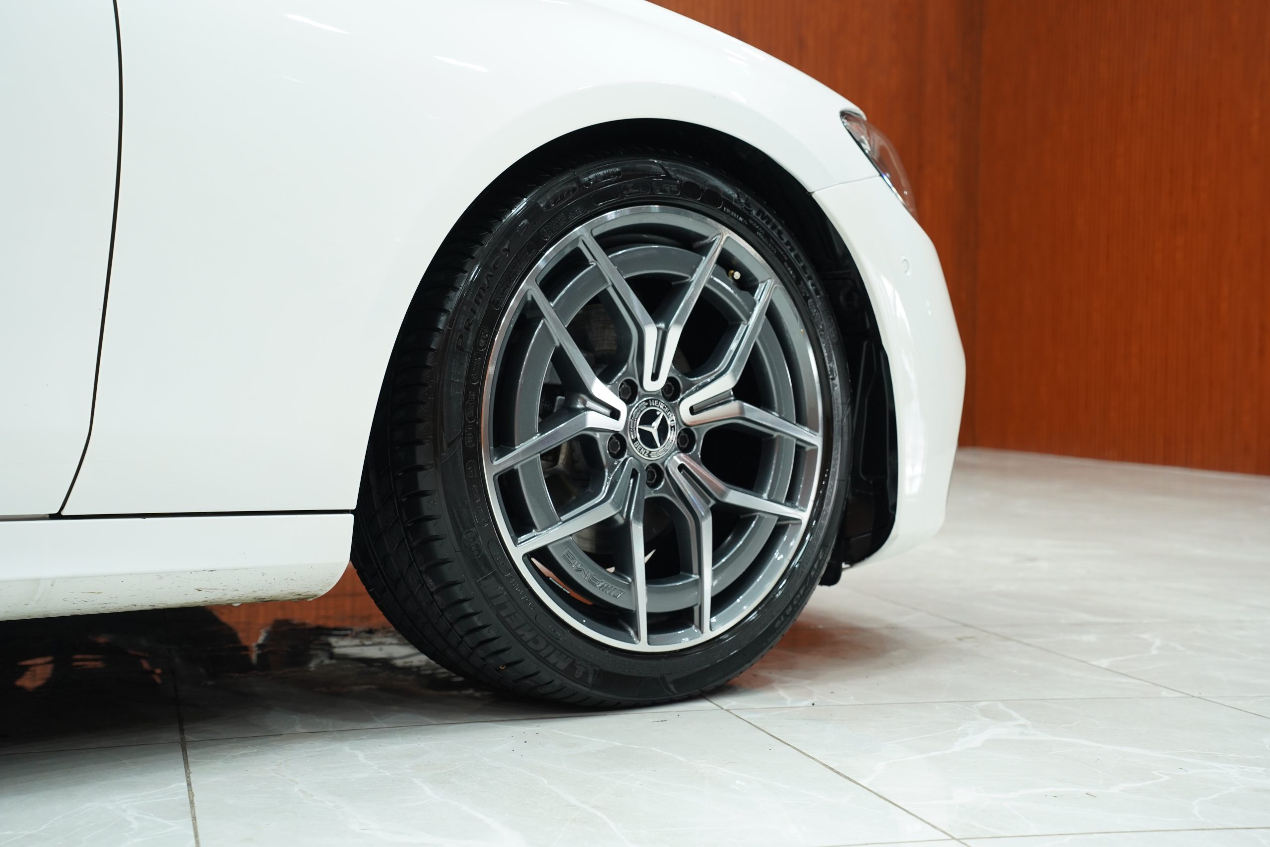 2023 Mercedes-Benz E220 2.0 W213 (ปี 16-23) d AMG Sport Sedan - Image 5