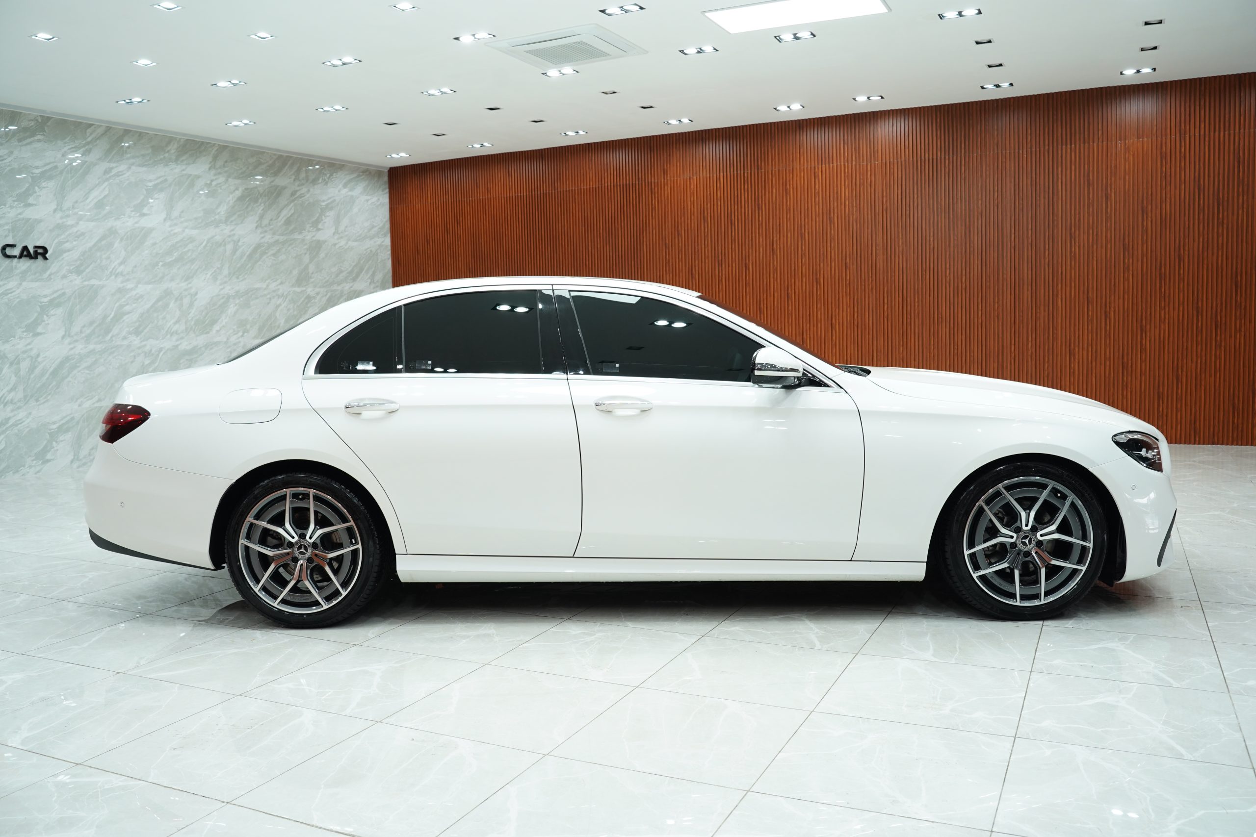 2023 Mercedes-Benz E220 2.0 W213 (ปี 16-23) d AMG Sport Sedan - Image 6
