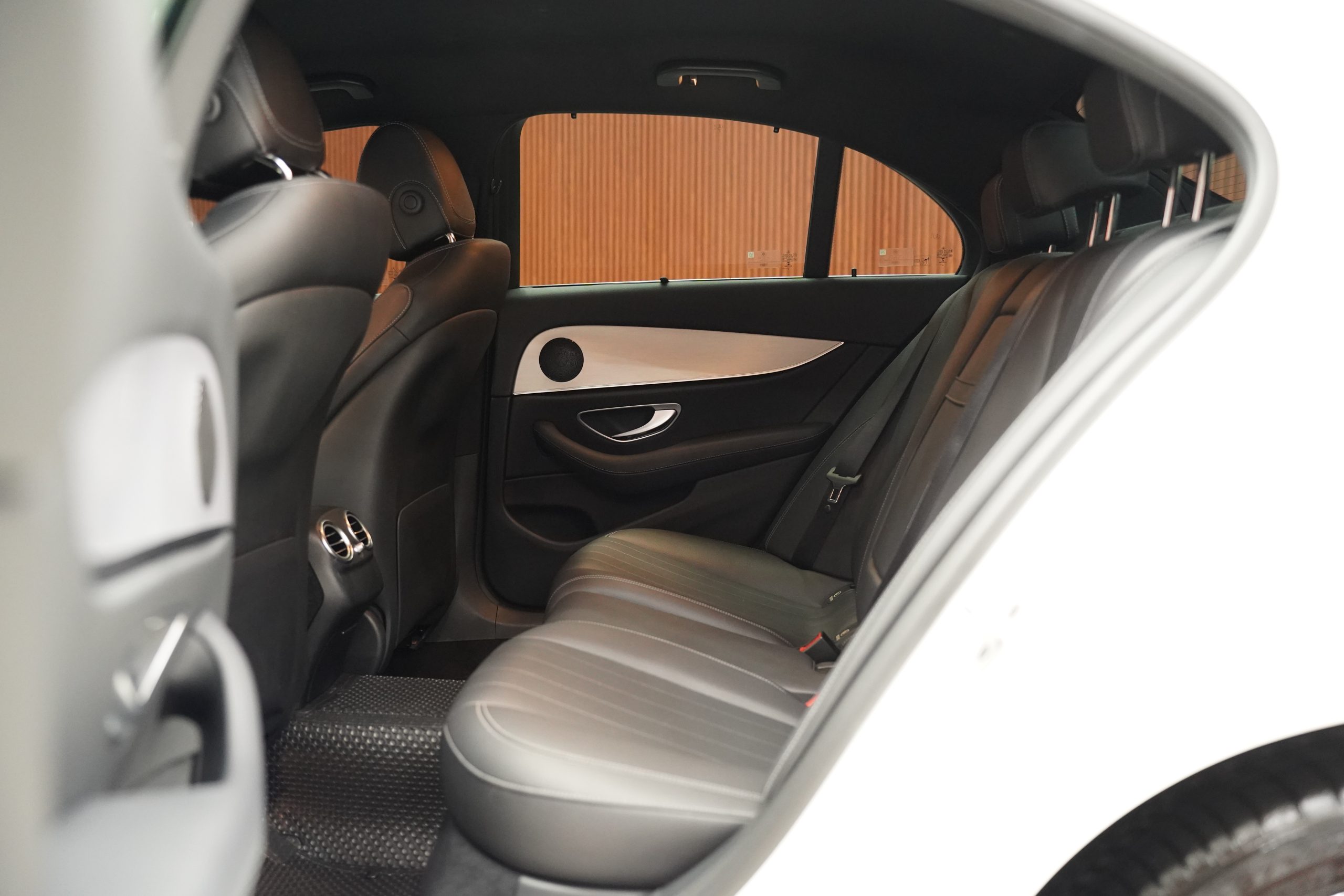 2023 Mercedes-Benz E220 2.0 W213 (ปี 16-23) d AMG Sport Sedan - Image 11