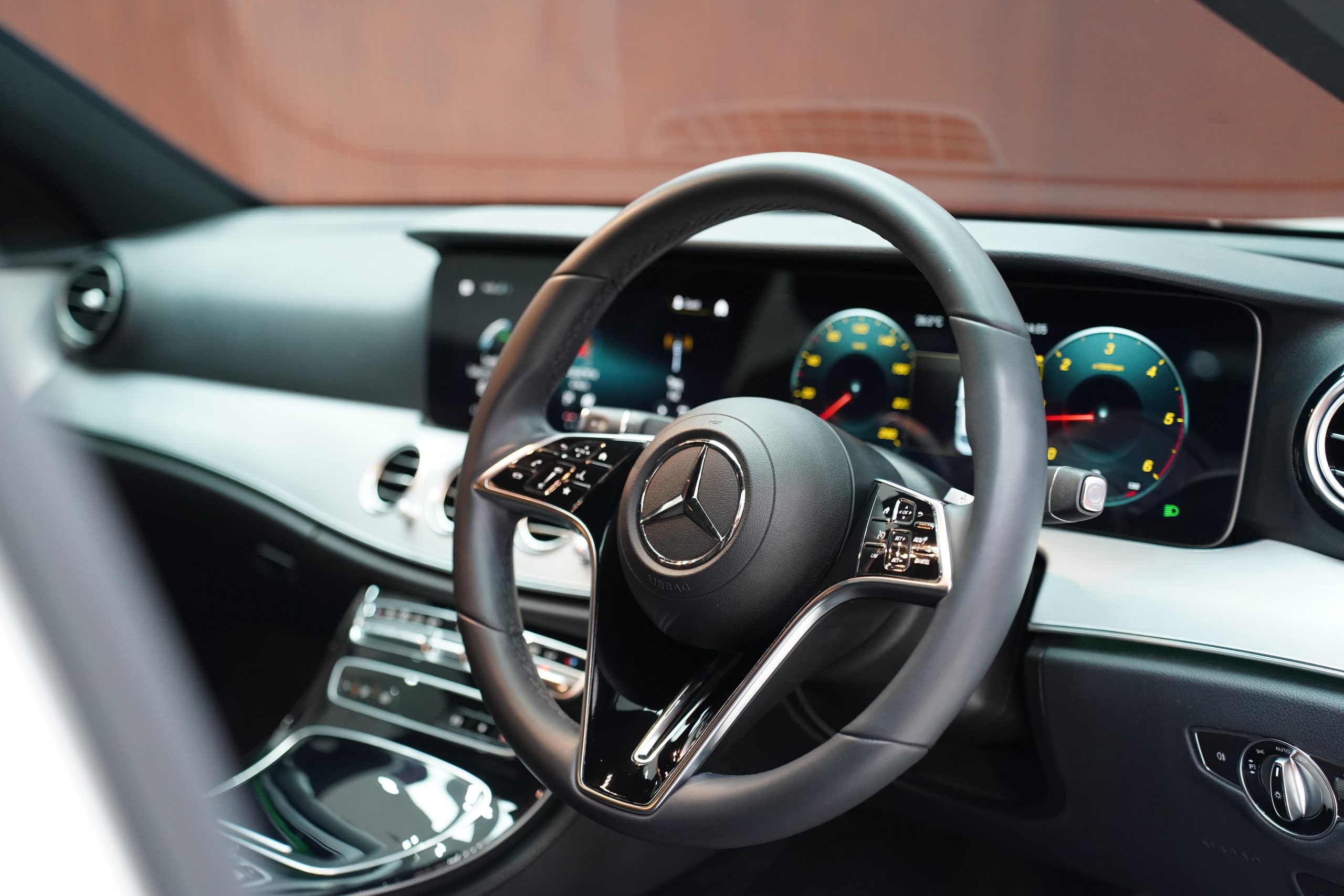 2023 Mercedes-Benz E220 2.0 W213 (ปี 16-23) d AMG Sport Sedan - Image 17