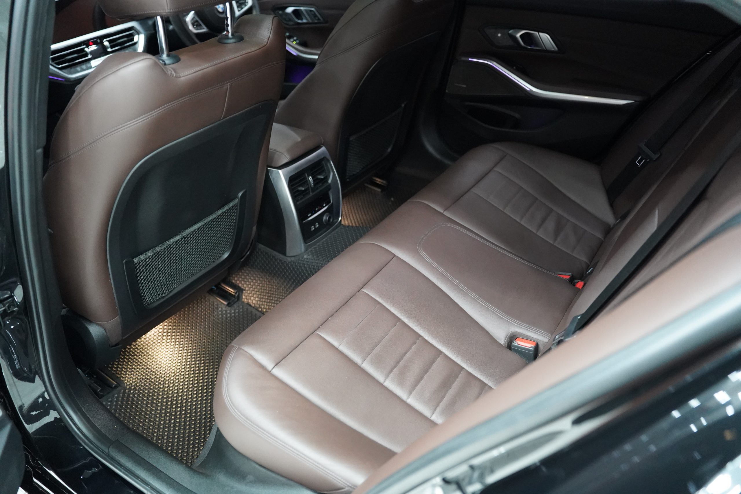 2020 BMW 330e 2.0 G20 (ปี 19-26) M Sport Sedan - Image 10