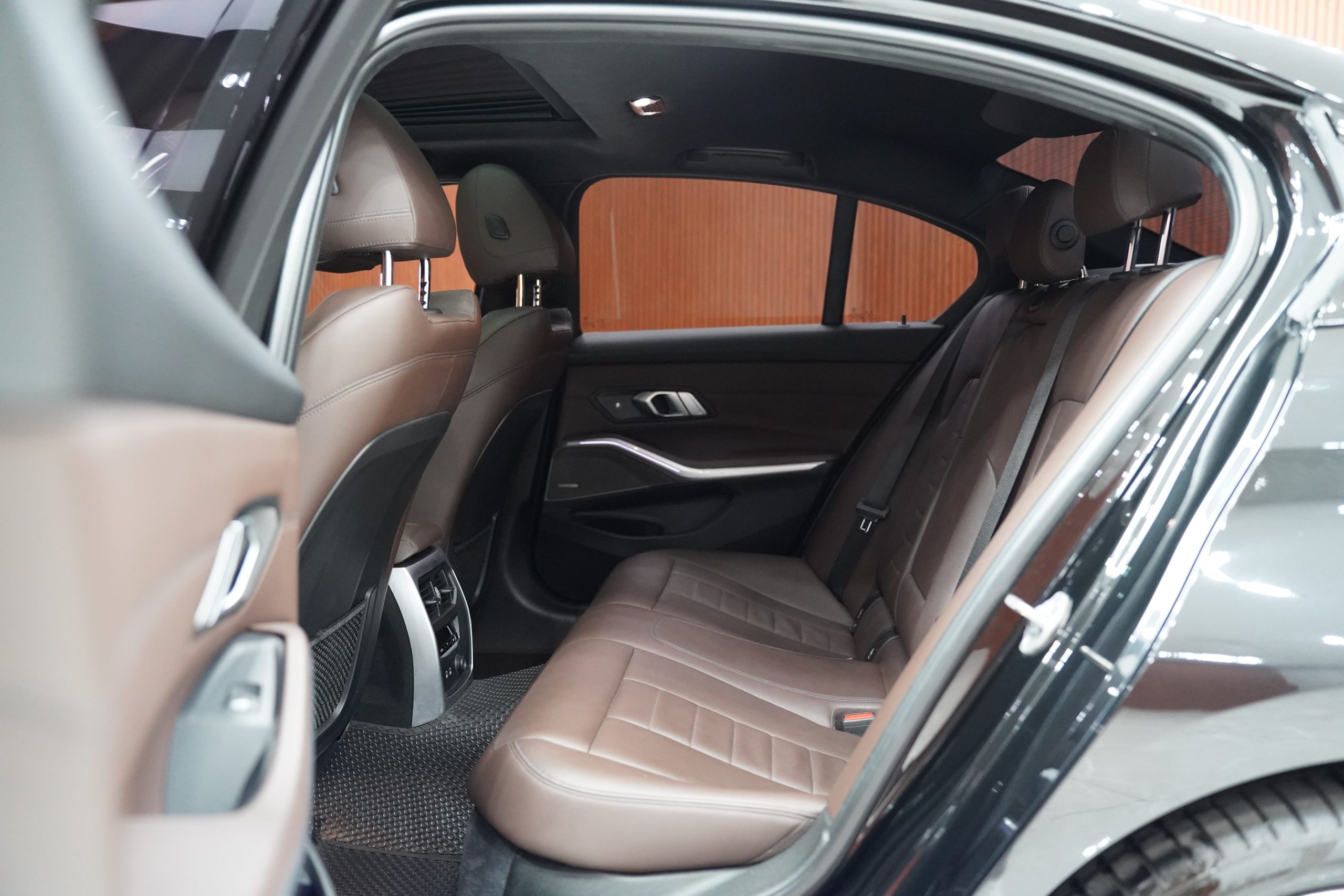 2020 BMW 330e 2.0 G20 (ปี 19-26) M Sport Sedan - Image 11