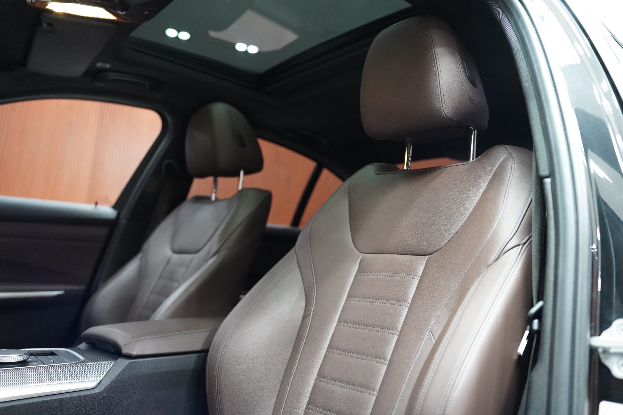 2020 BMW 330e 2.0 G20 (ปี 19-26) M Sport Sedan - Image 14