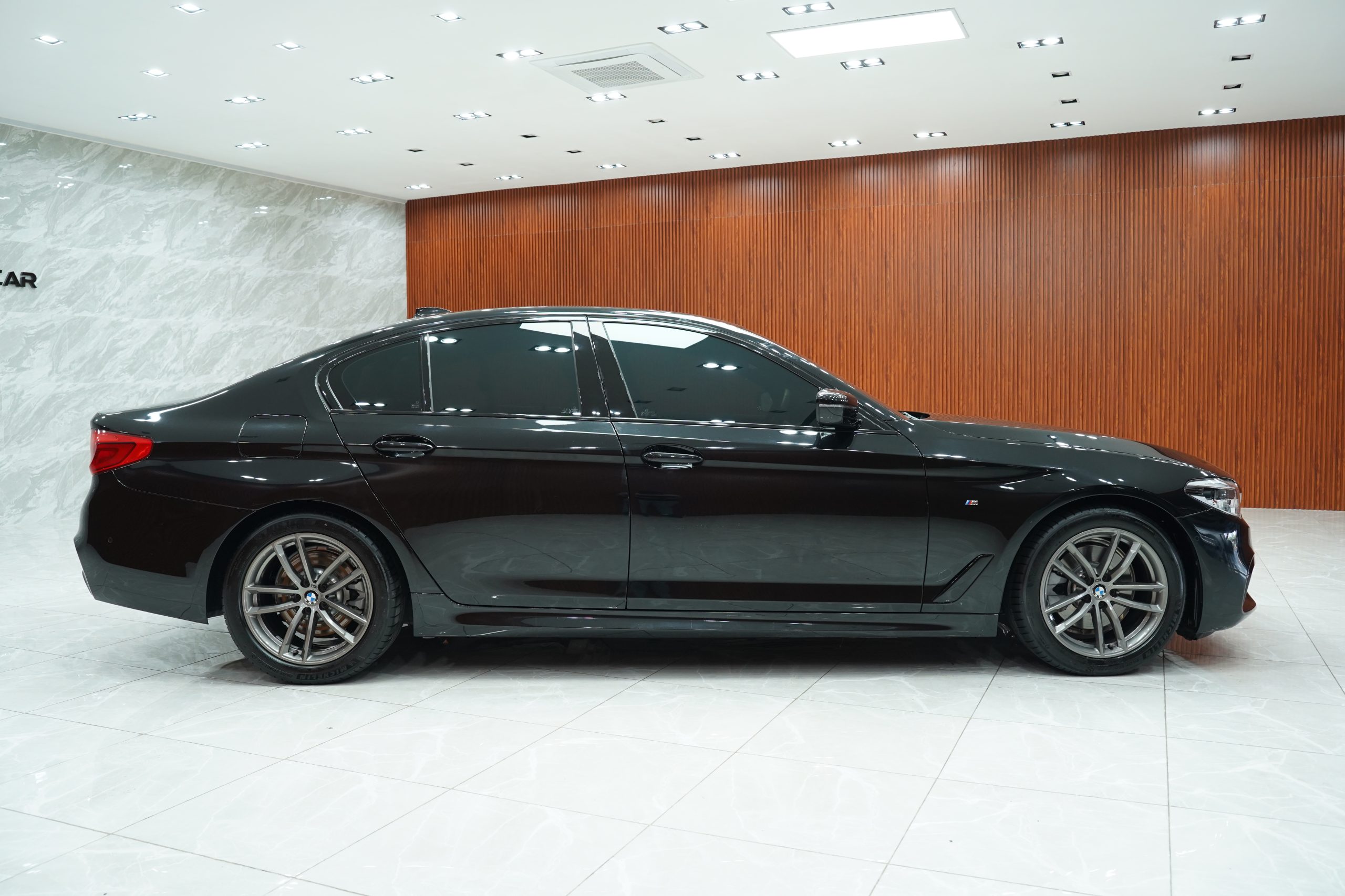 2020BMW 520d M Sport - Image 6