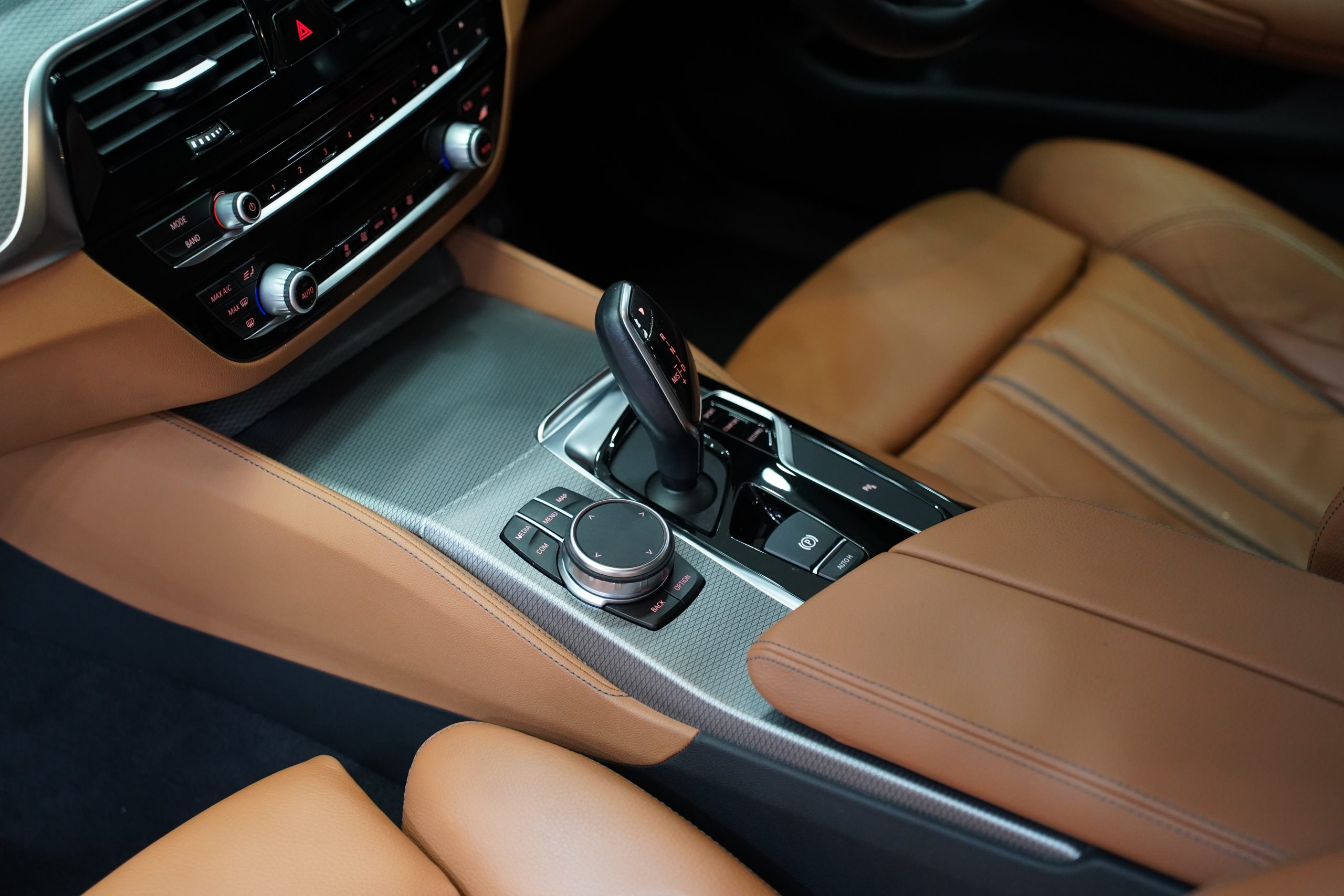 2020BMW 520d M Sport - Image 13
