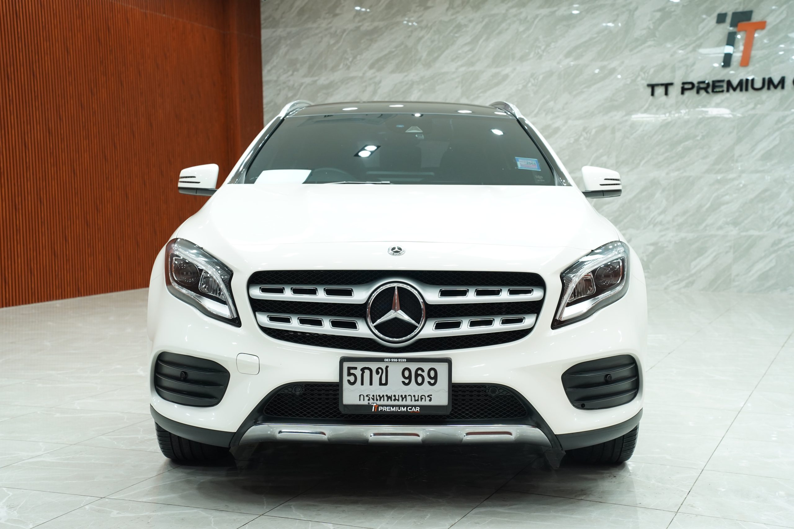 2019Mercedes-Benz GLA 250 AMG Night Edition W156 - Image 3