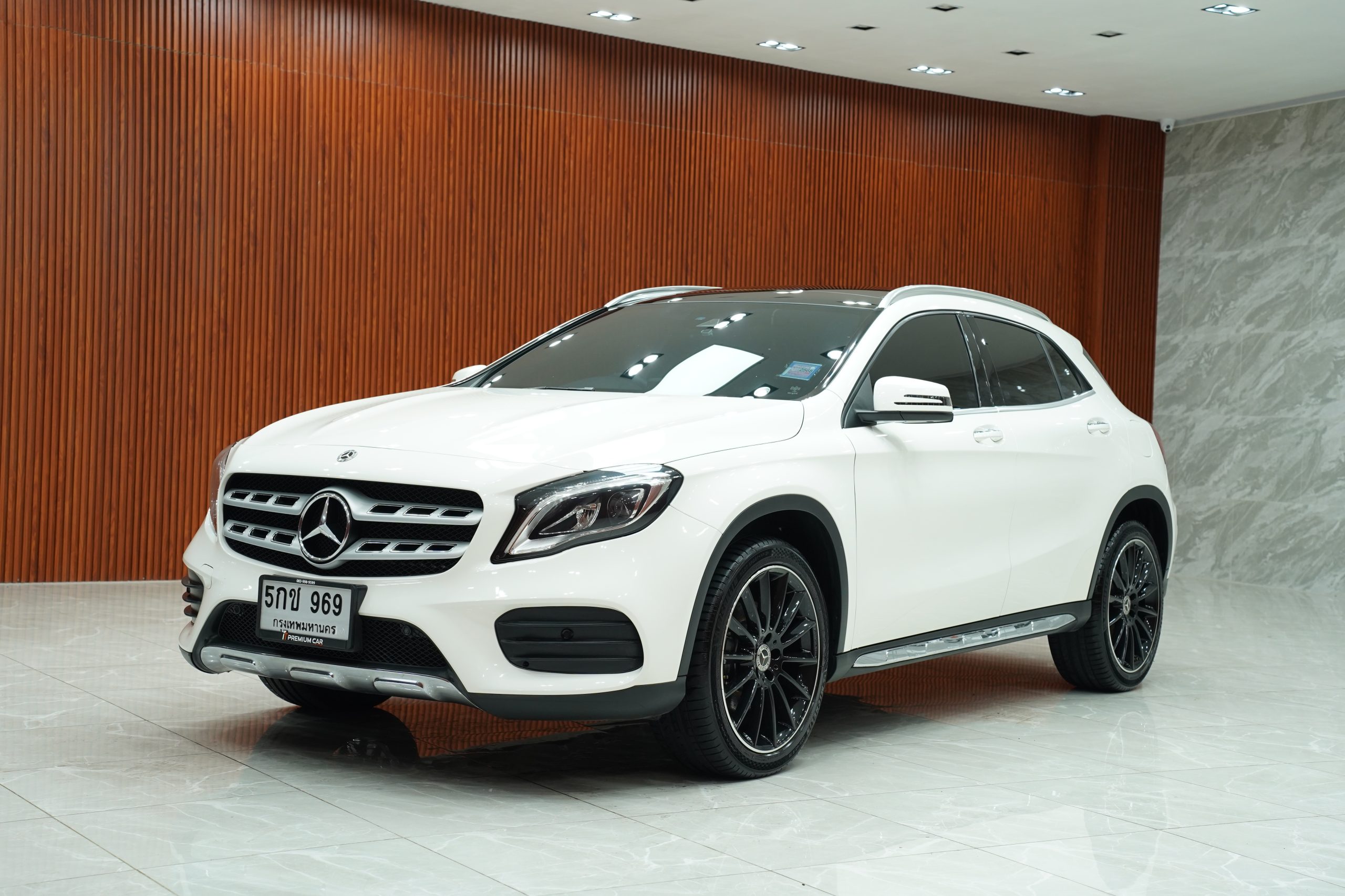 2019Mercedes-Benz GLA 250 AMG Night Edition W156 - Image 4