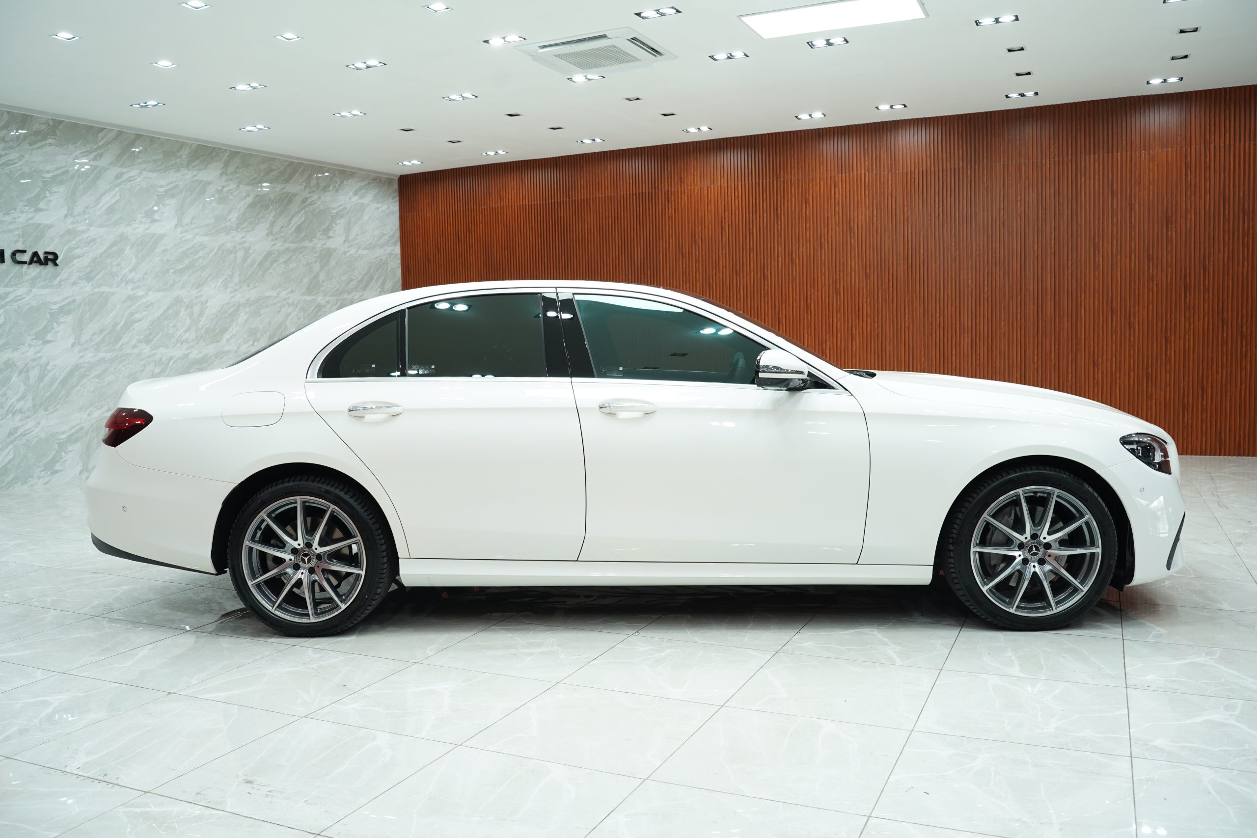 2024Mercedes-Benz E 300 e AMG Dynamic ( W213 Facelift) - Image 6