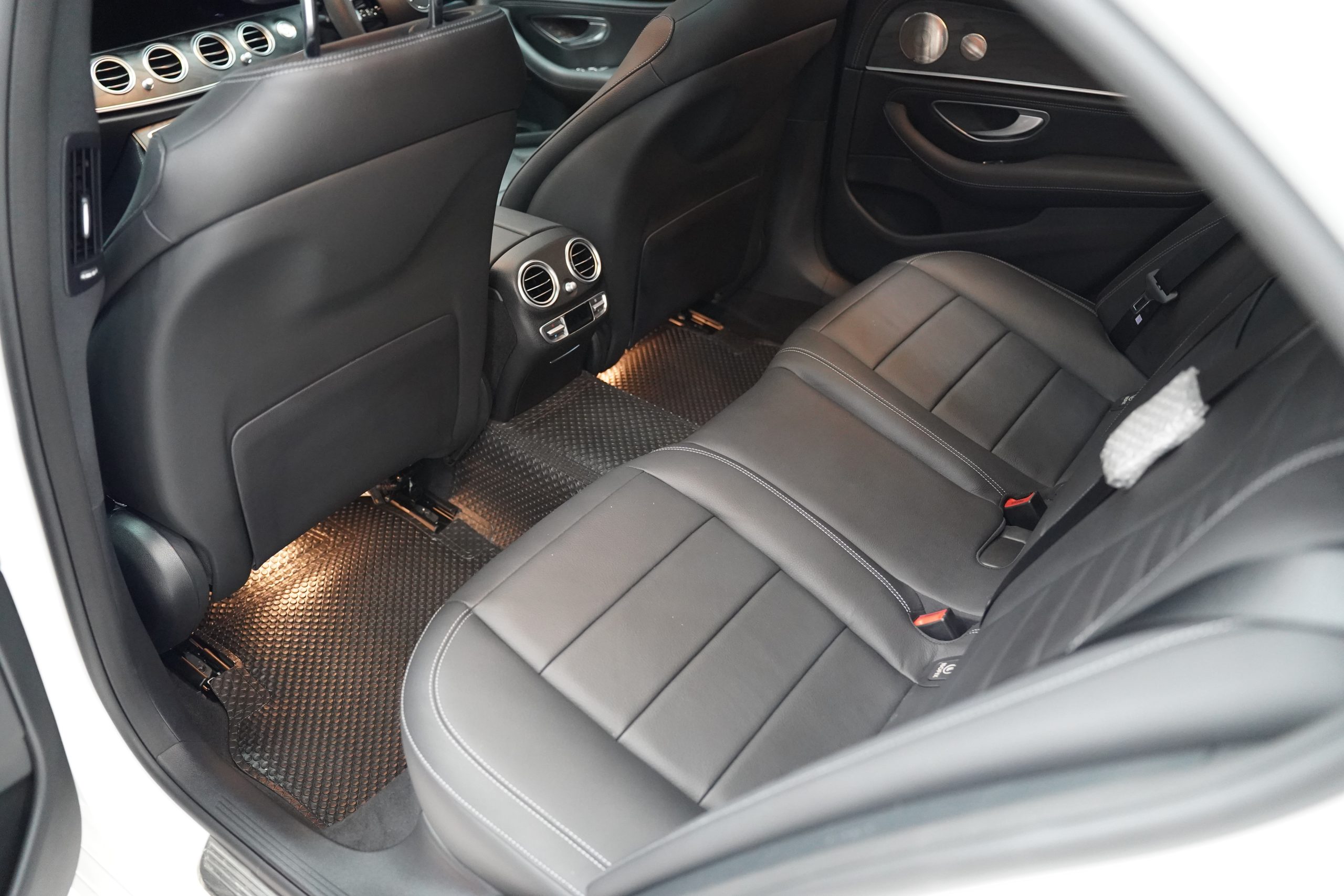 2024Mercedes-Benz E 300 e AMG Dynamic ( W213 Facelift) - Image 10