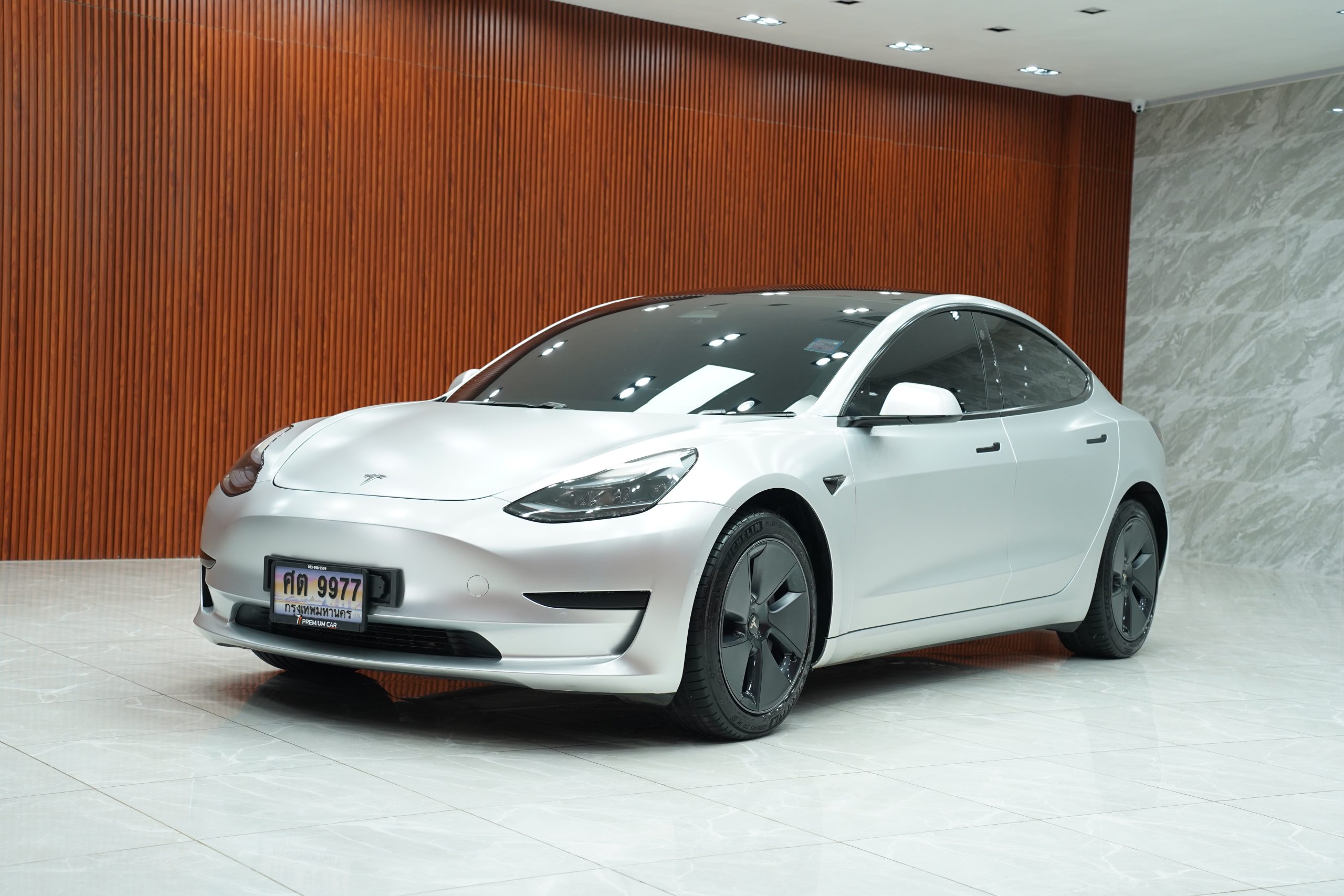 2022Tesla Model 3 Standard RWD - Image 4
