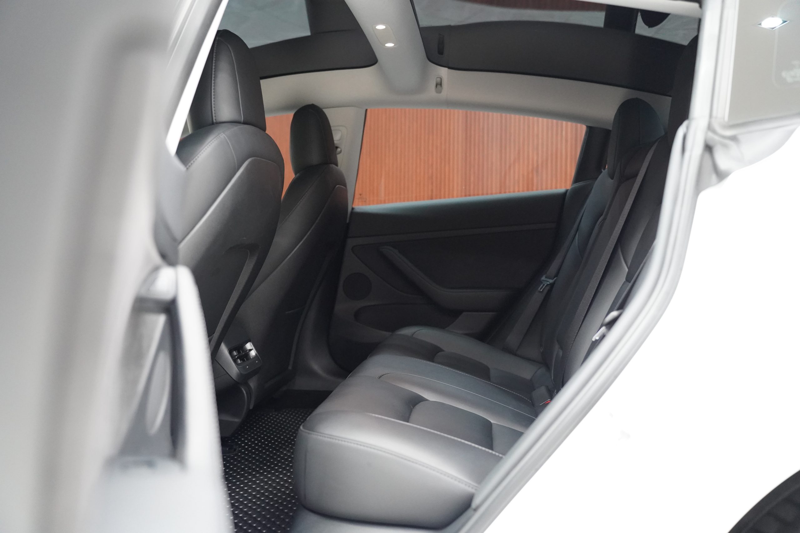 2022Tesla Model 3 Standard RWD - Image 11