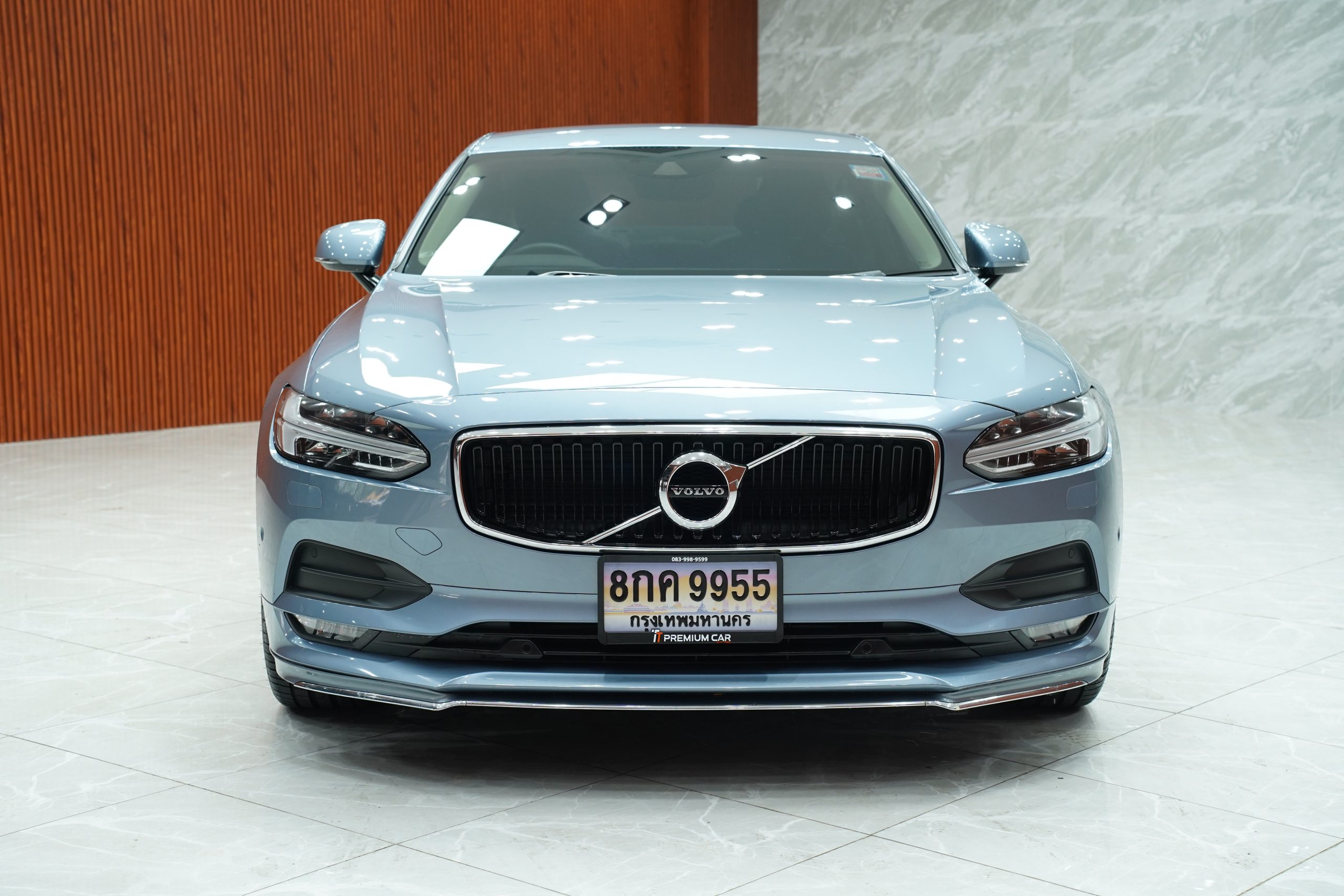 2018Volvo S90 D4 Momentum - Image 3