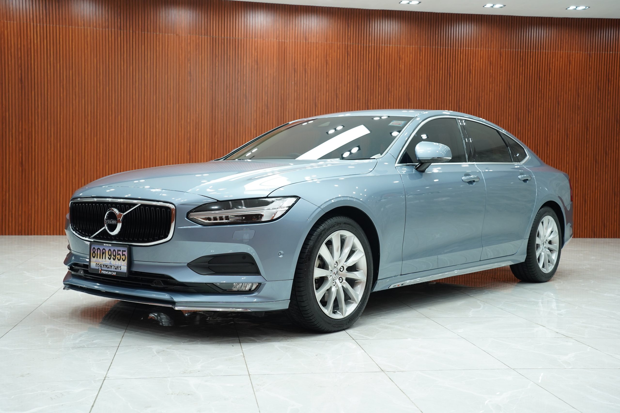 2018Volvo S90 D4 Momentum - Image 4