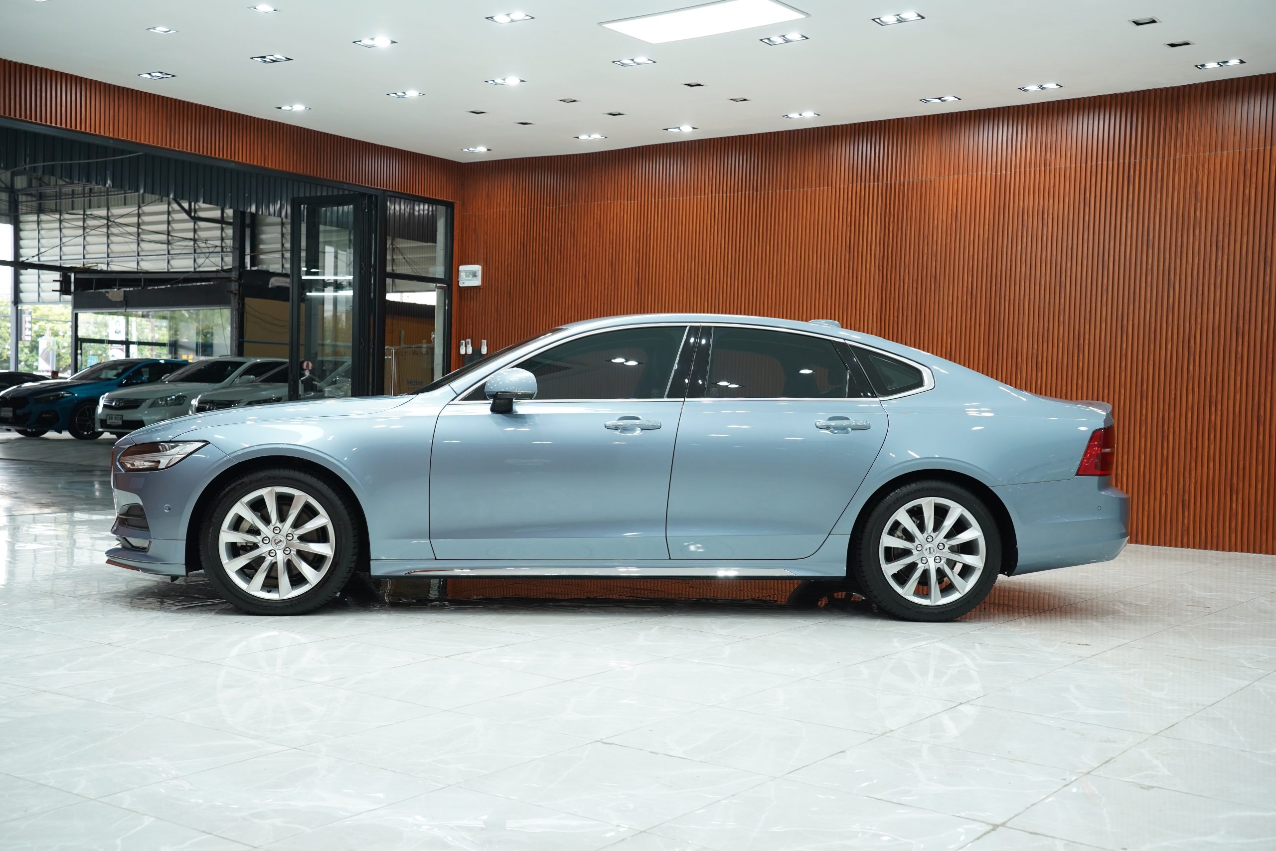 2018Volvo S90 D4 Momentum - Image 5