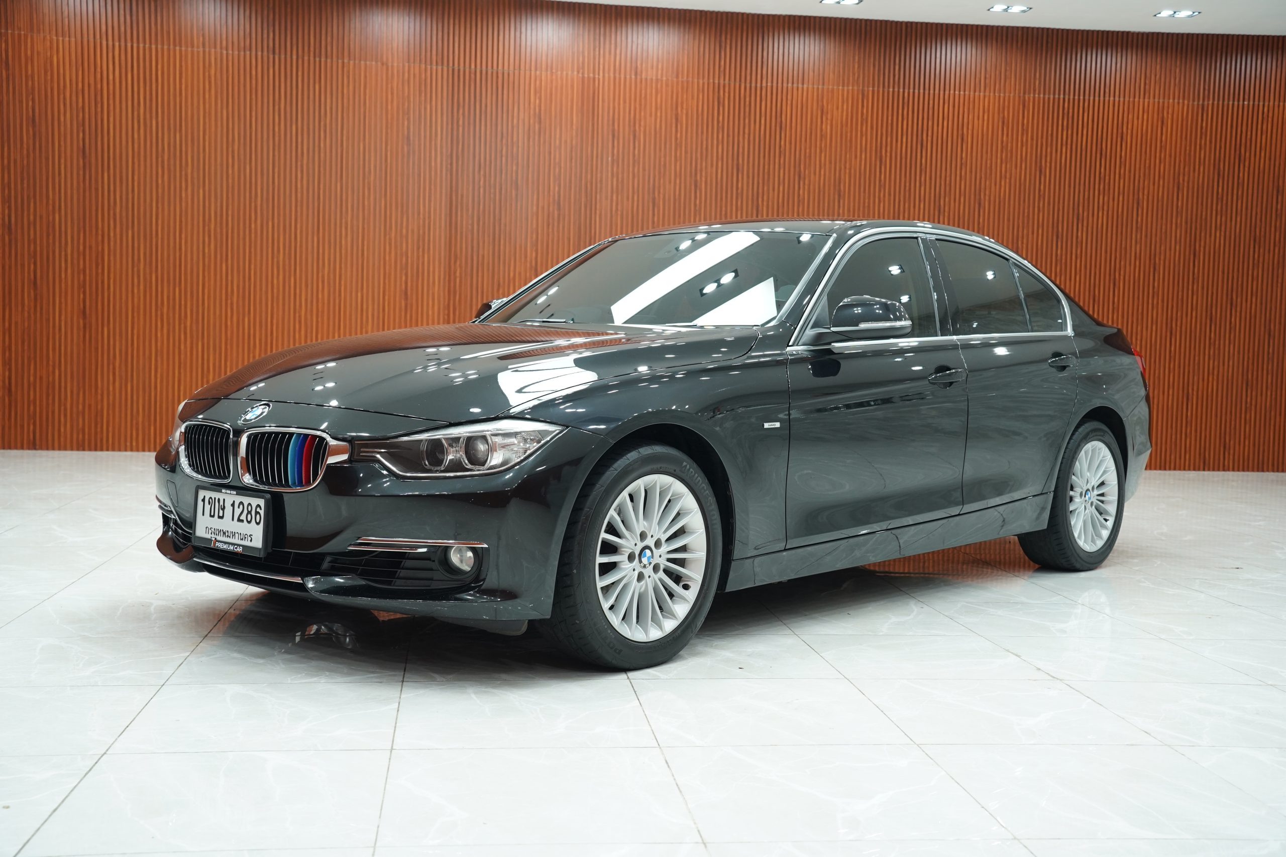 2015BMW 320i Luxury - Image 4