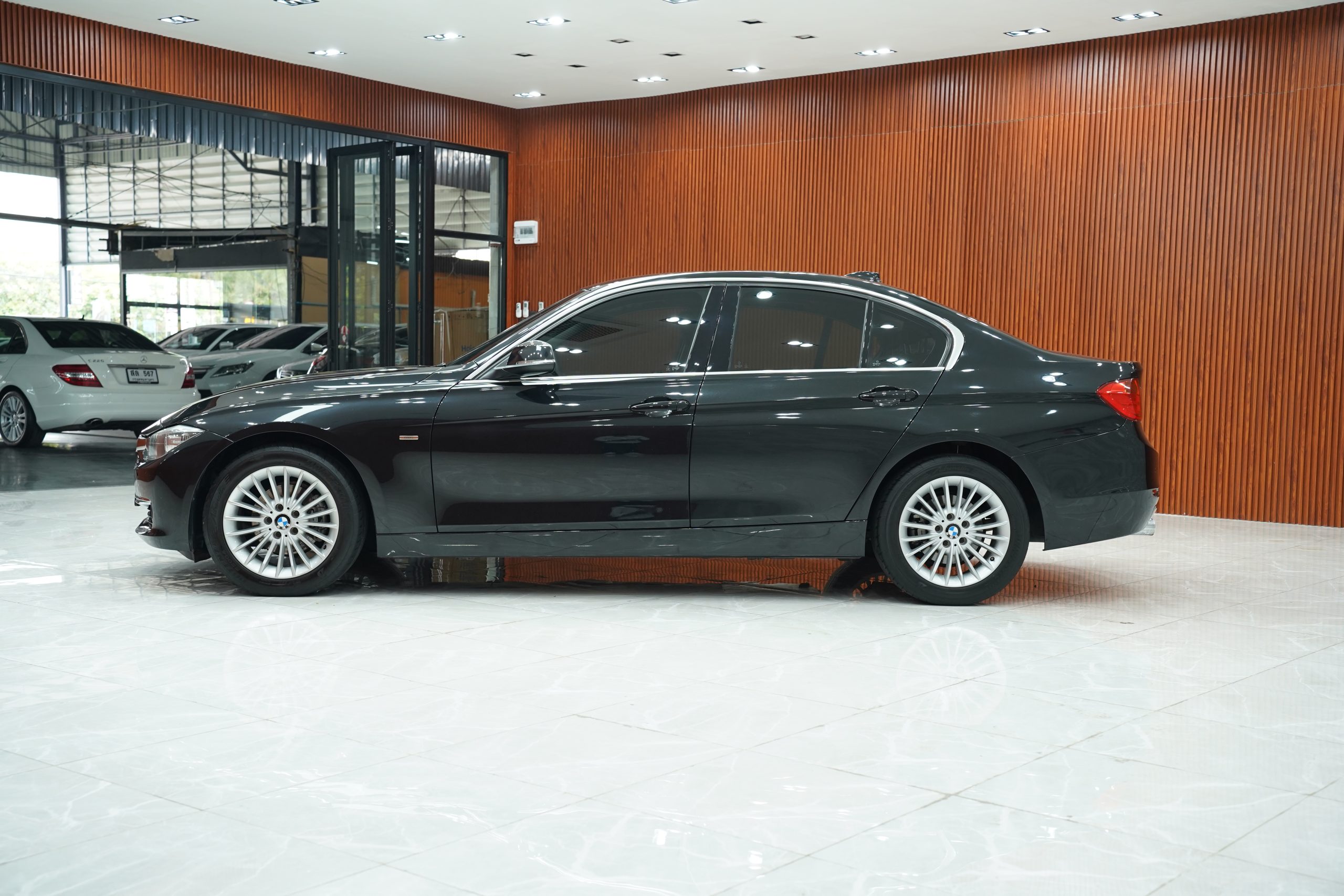 2015BMW 320i Luxury - Image 5