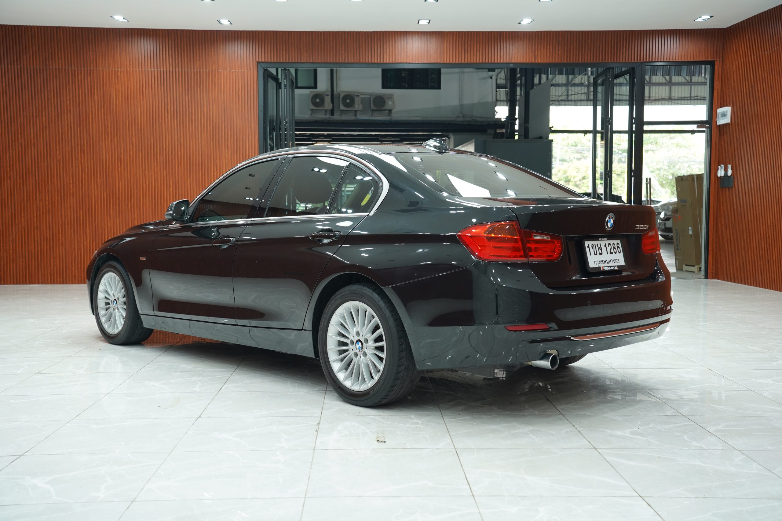 2015BMW 320i Luxury - Image 6