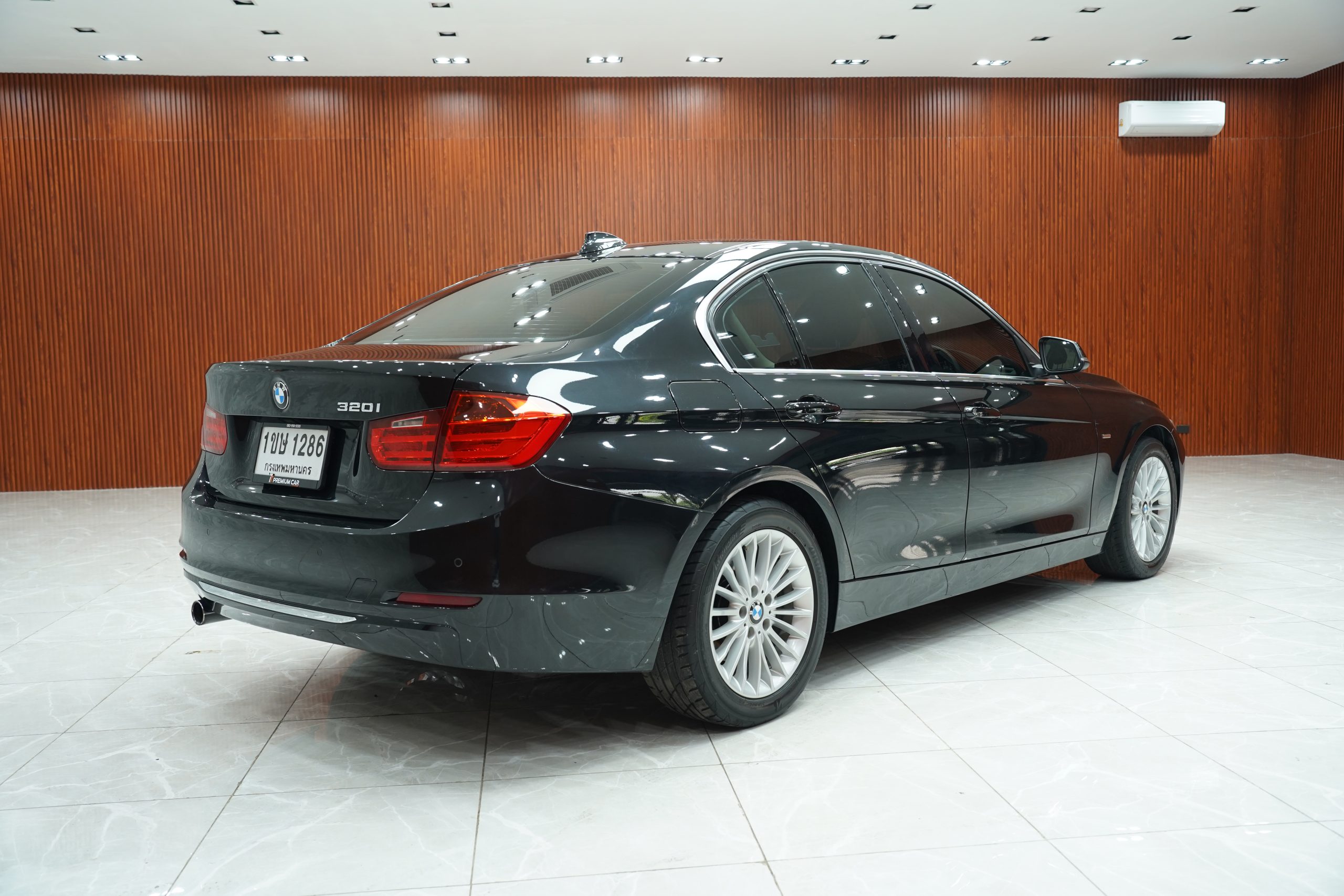 2015BMW 320i Luxury - Image 8