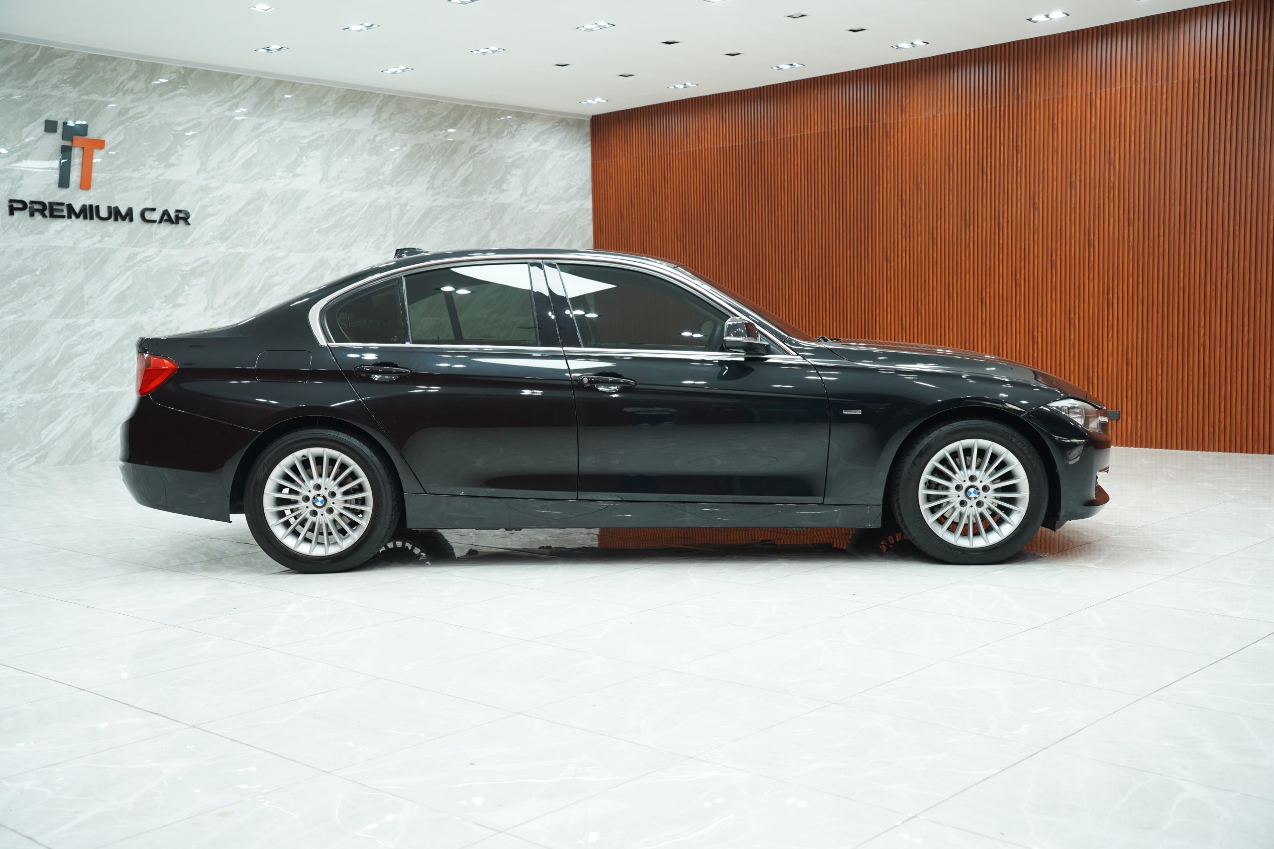 2015BMW 320i Luxury - Image 9