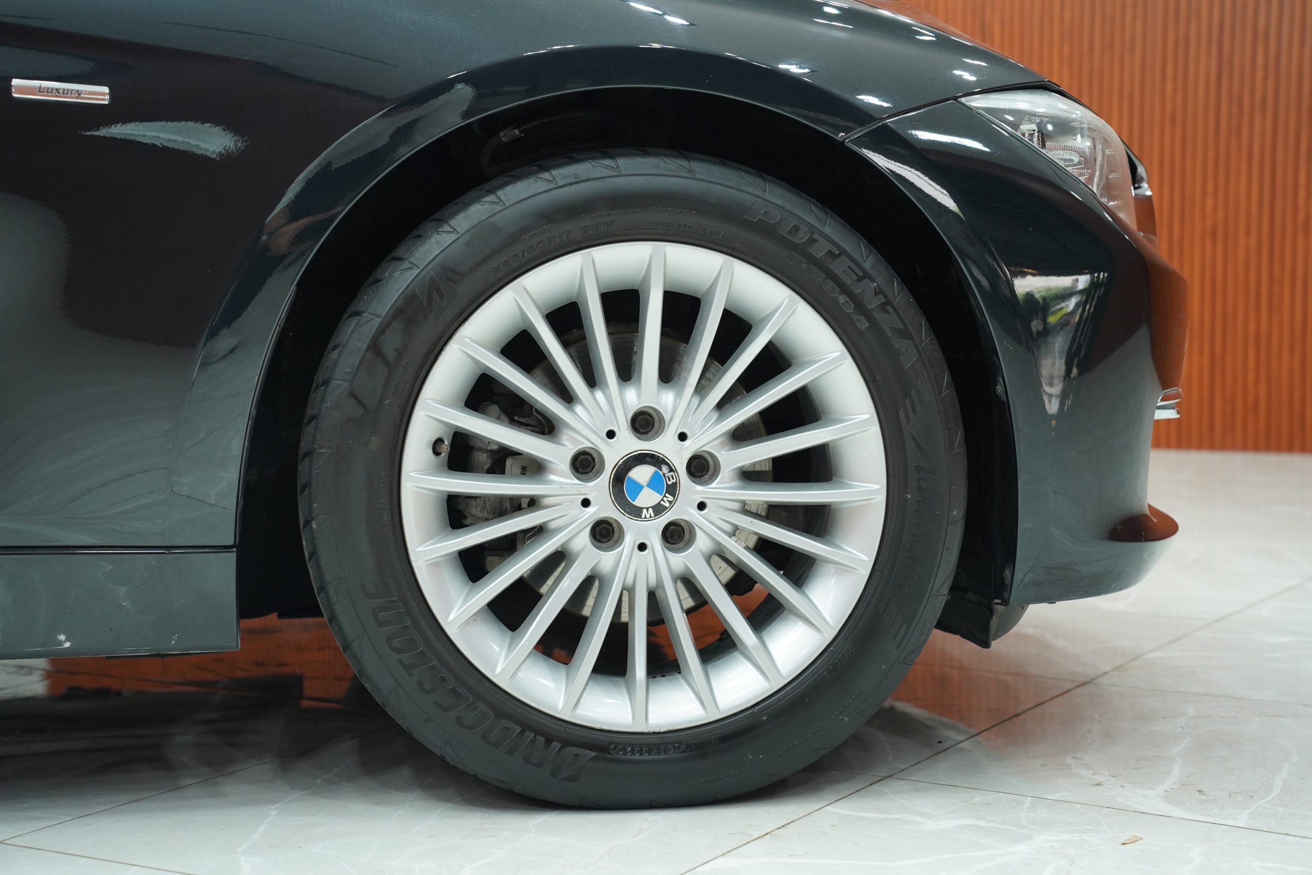 2015BMW 320i Luxury - Image 10
