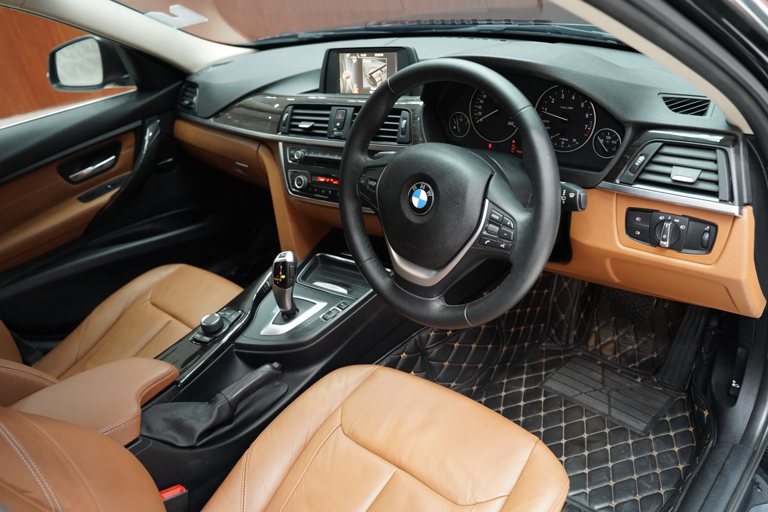 2015BMW 320i Luxury - Image 13