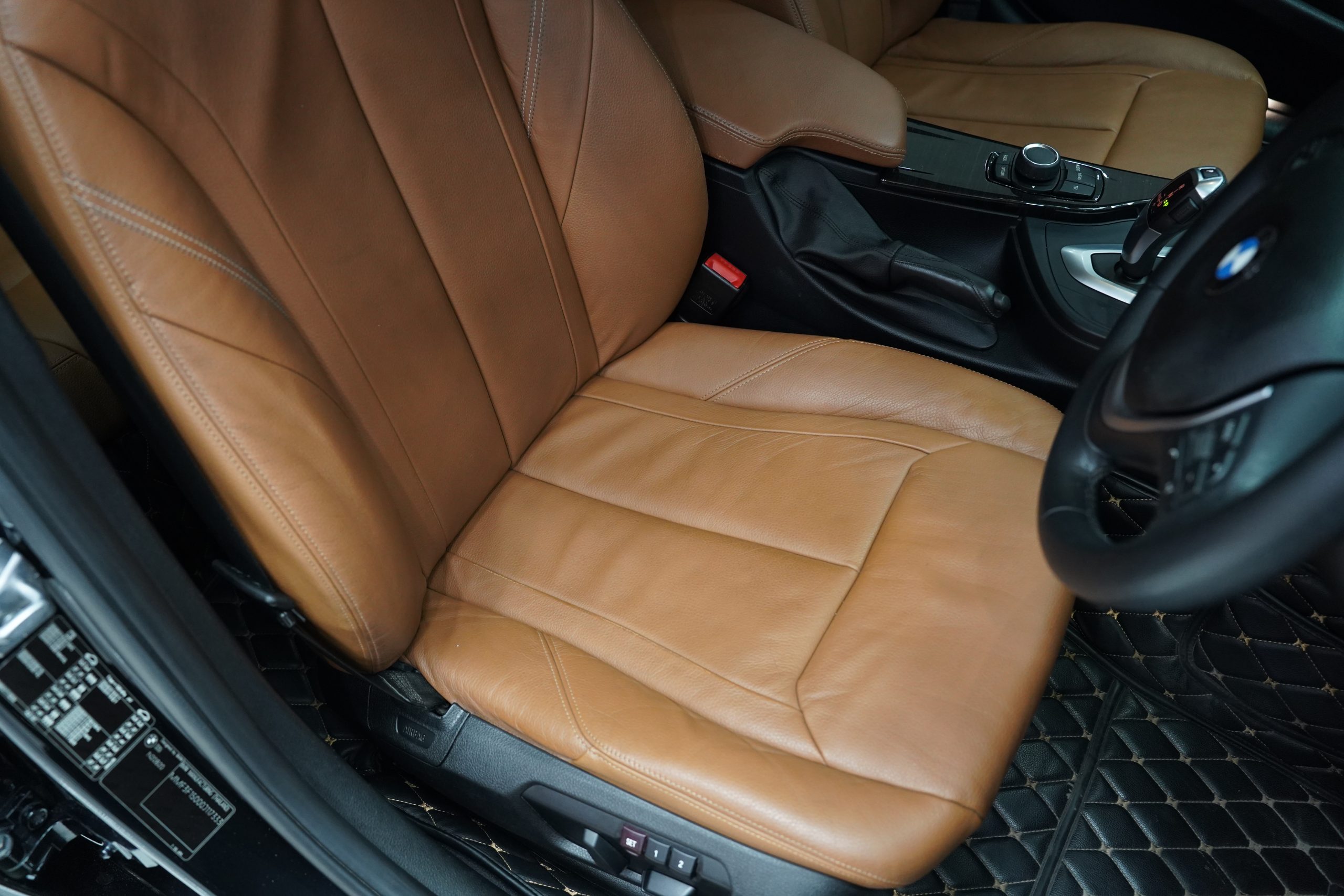 2015BMW 320i Luxury - Image 14