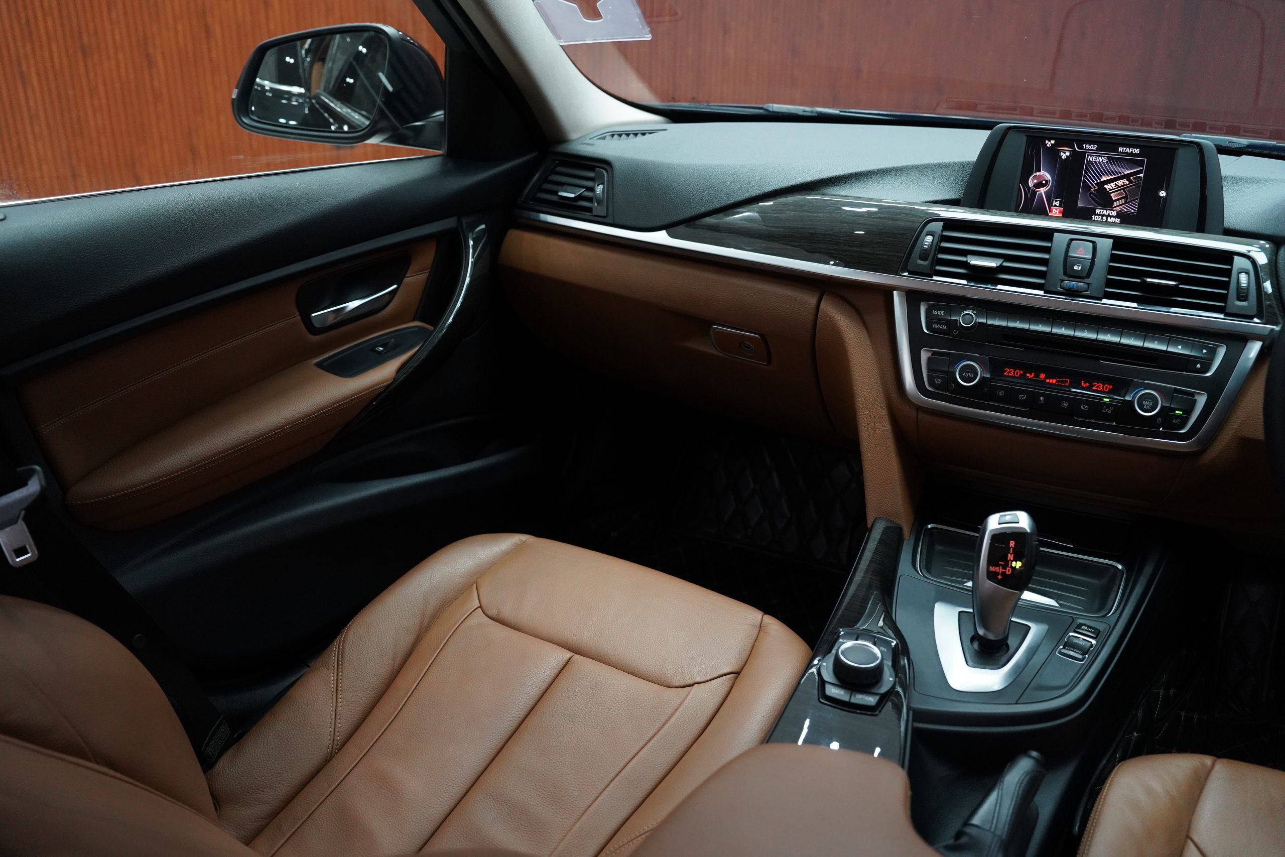 2015BMW 320i Luxury - Image 21