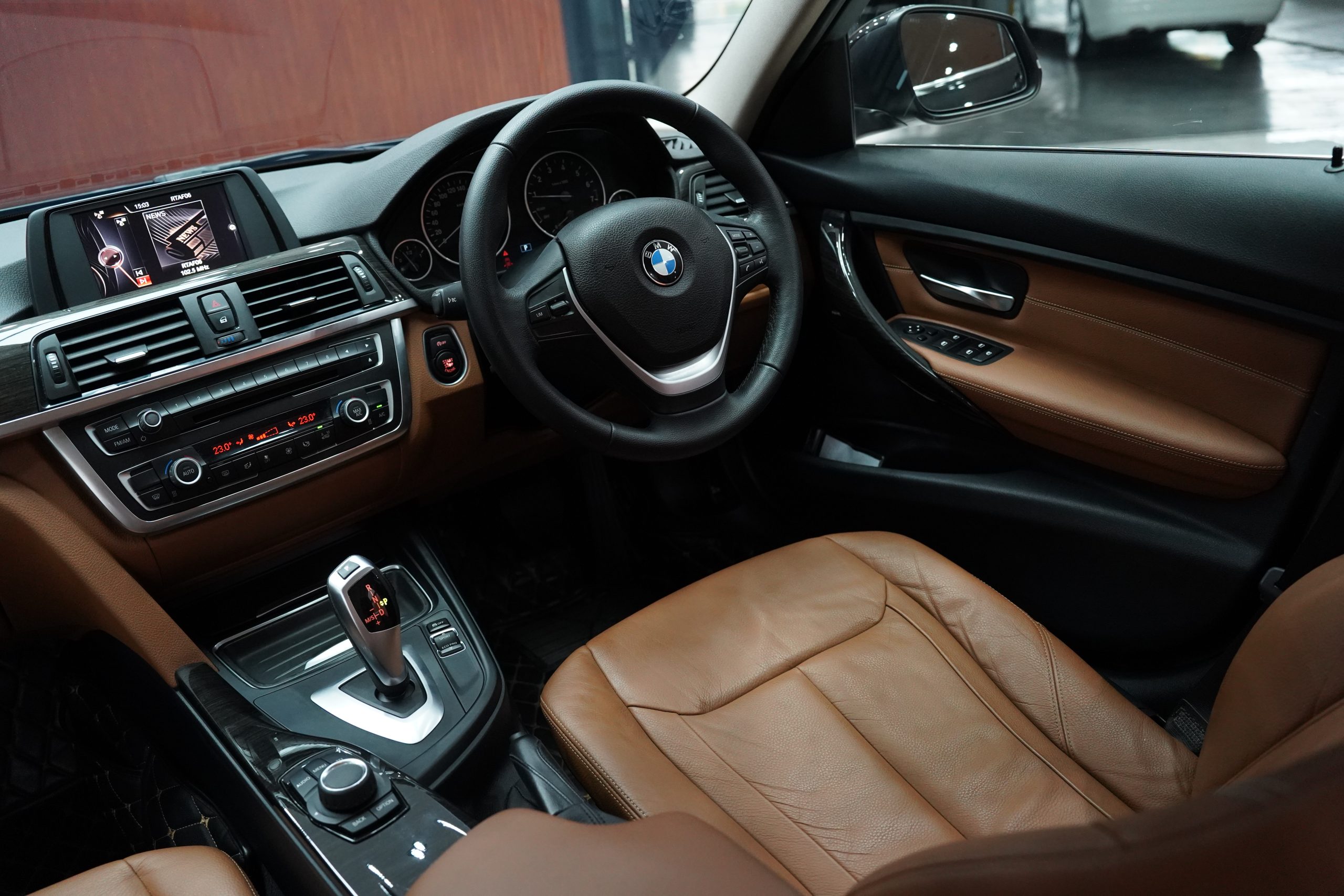 2015BMW 320i Luxury - Image 22
