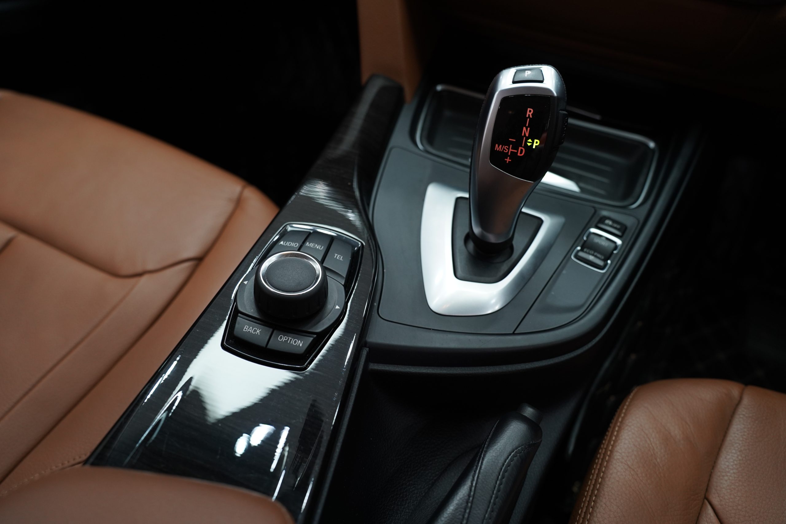 2015BMW 320i Luxury - Image 23