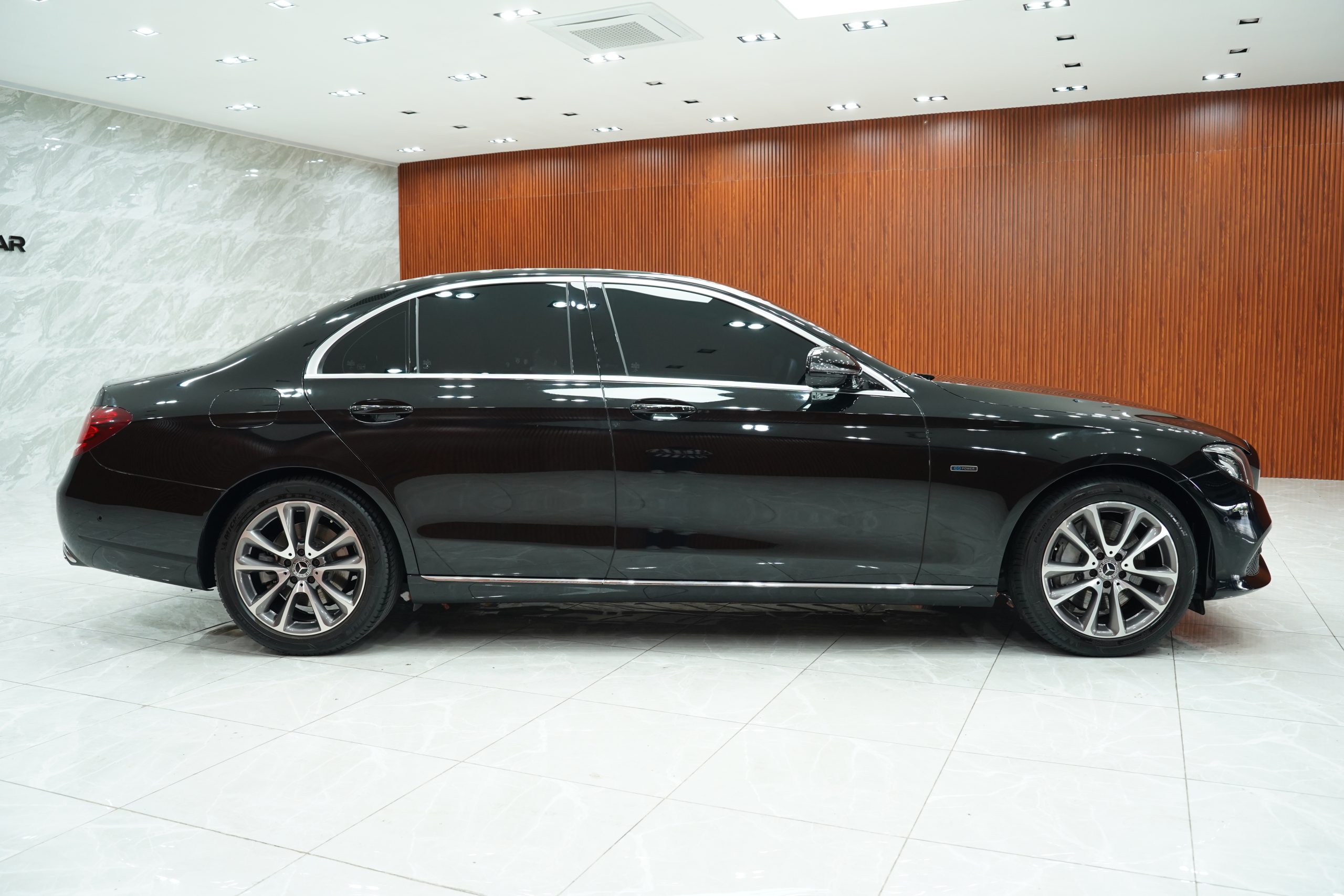2019Mercedes-Benz E350e - Image 6