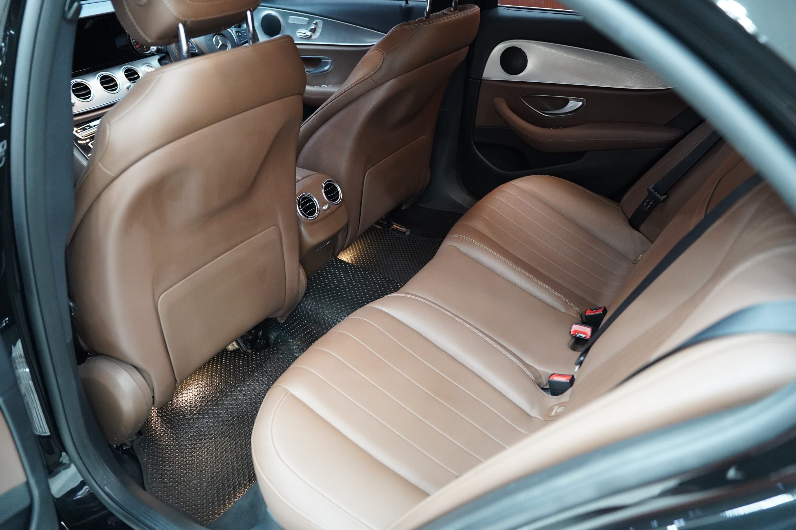 2019Mercedes-Benz E350e - Image 9