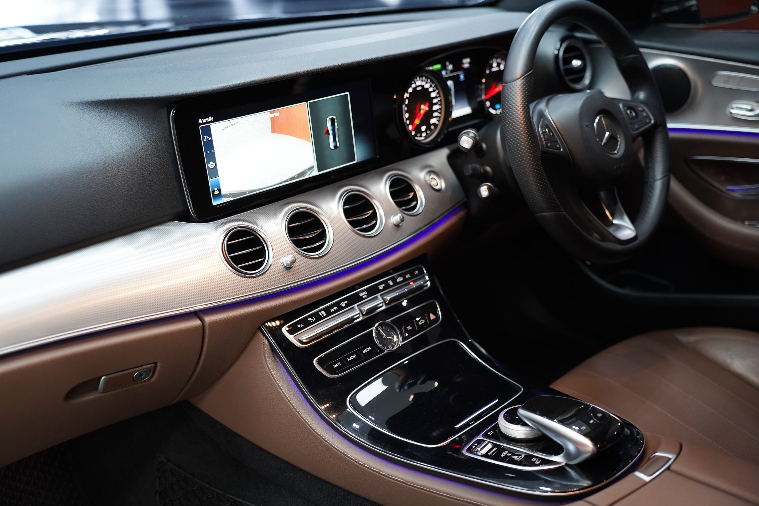 2019Mercedes-Benz E350e - Image 17