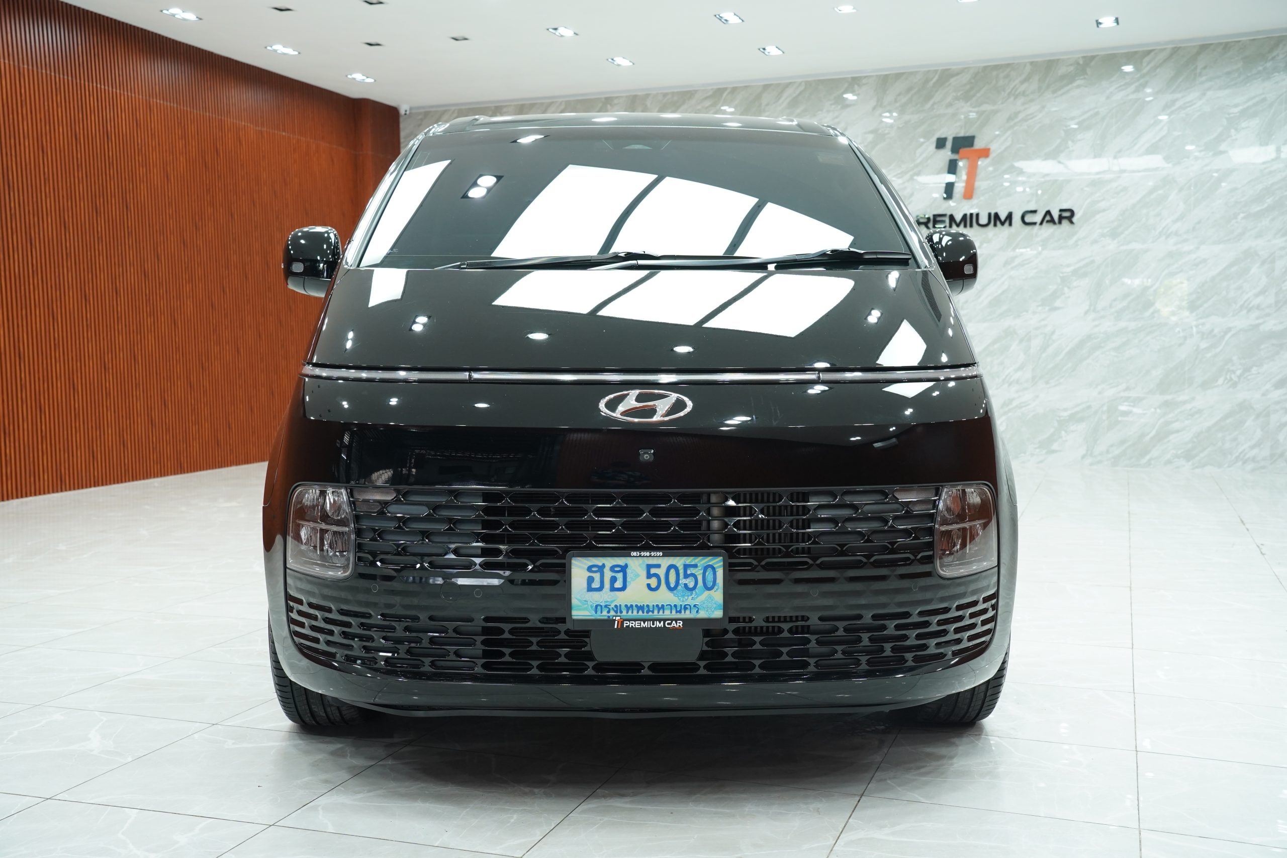 2021Hyundai Staria SEL - Image 3