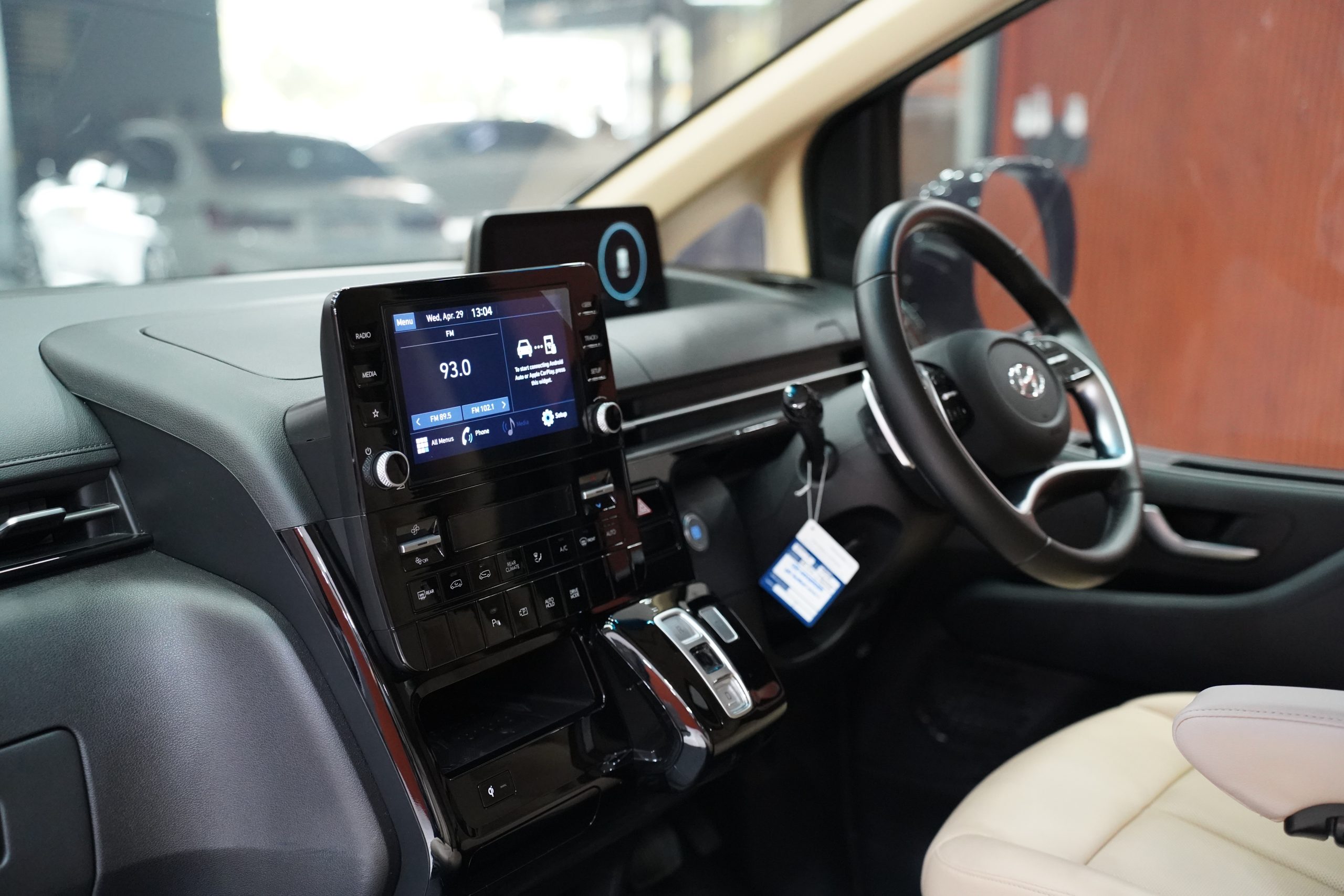 2021Hyundai Staria SEL - Image 14