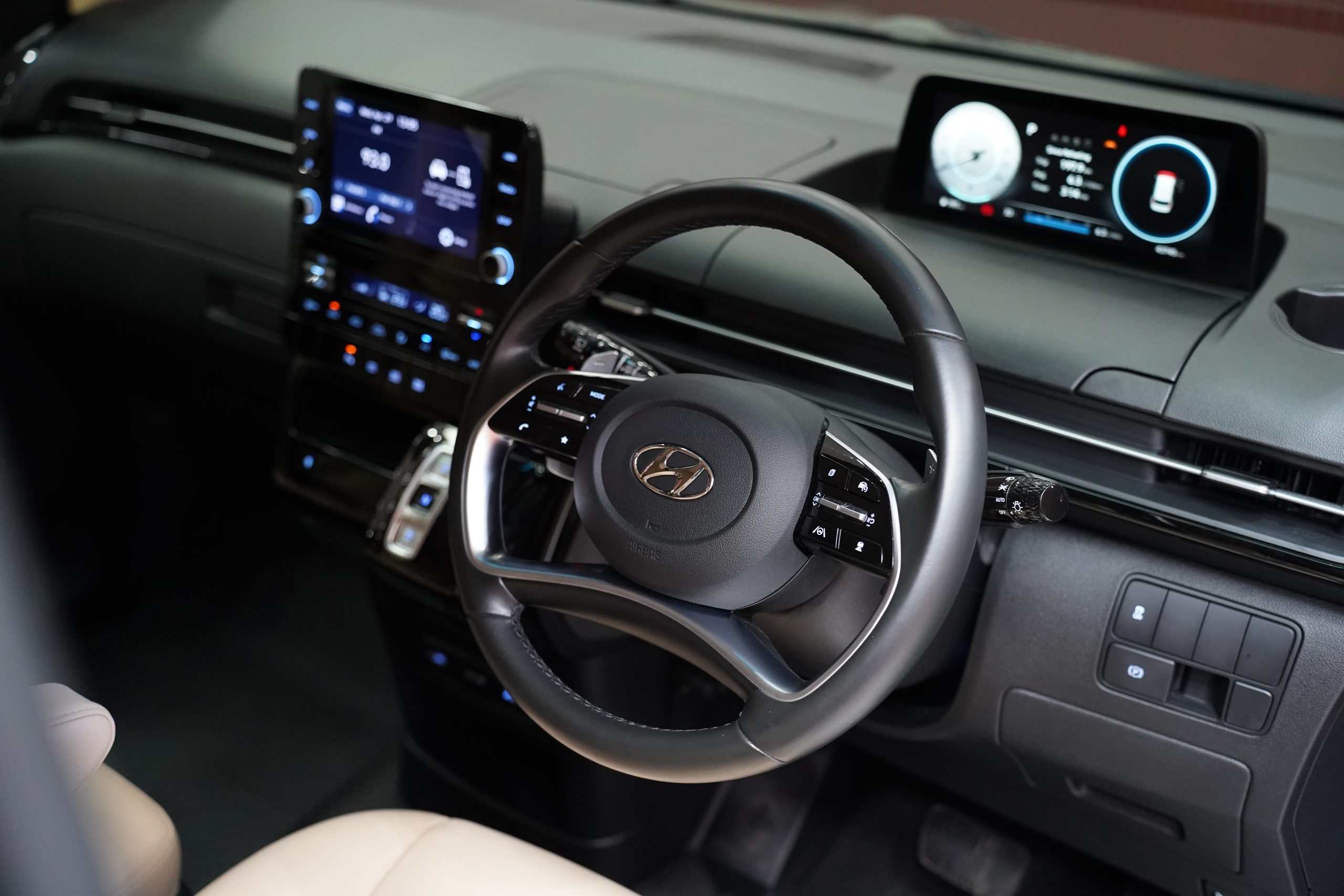 2021Hyundai Staria SEL - Image 8