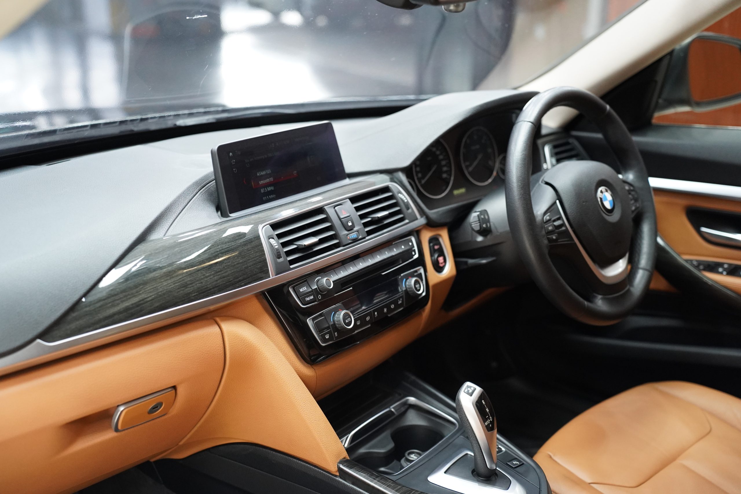 2019BMW 320d GT Luxury LCI (F34) - Image 12