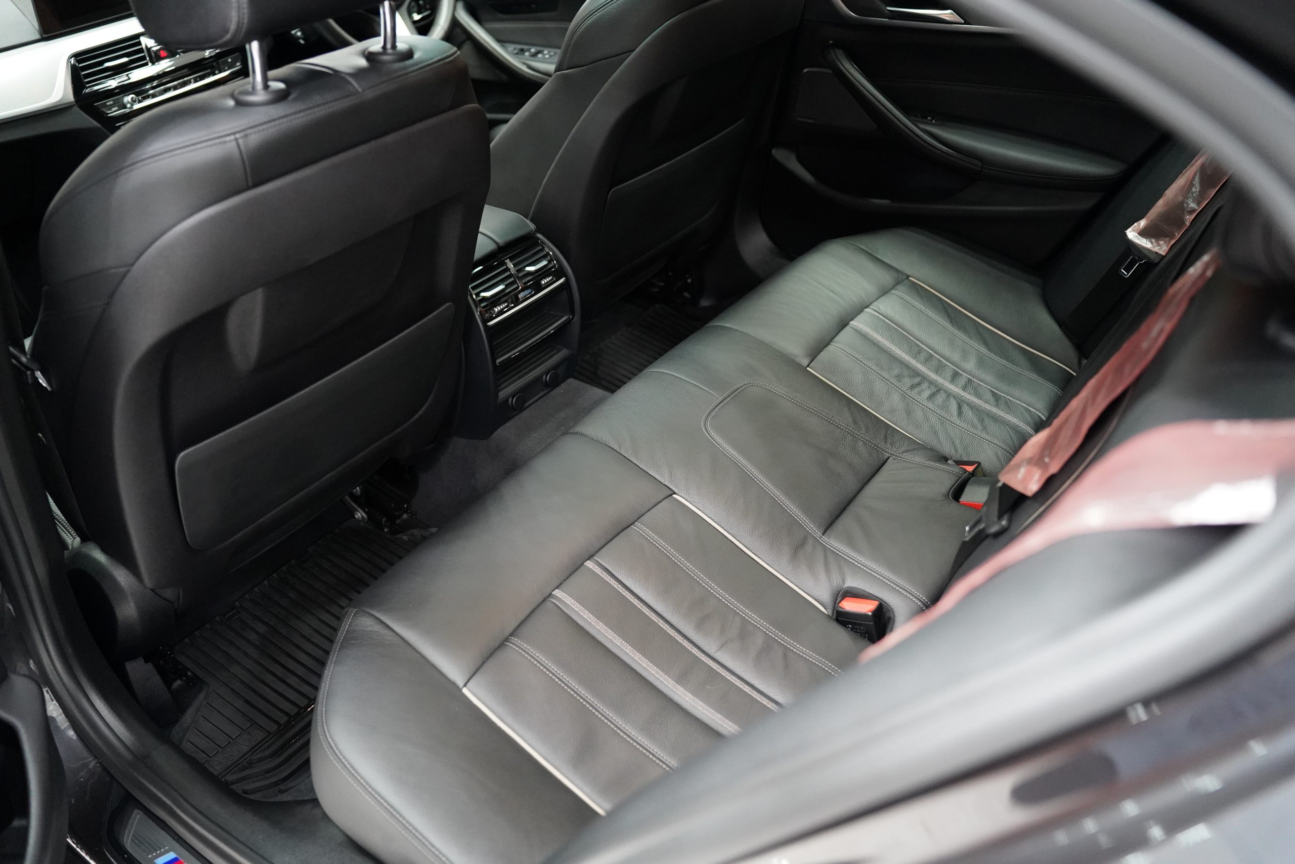 2017BMW 530i M Sport limousine (G30) - Image 10