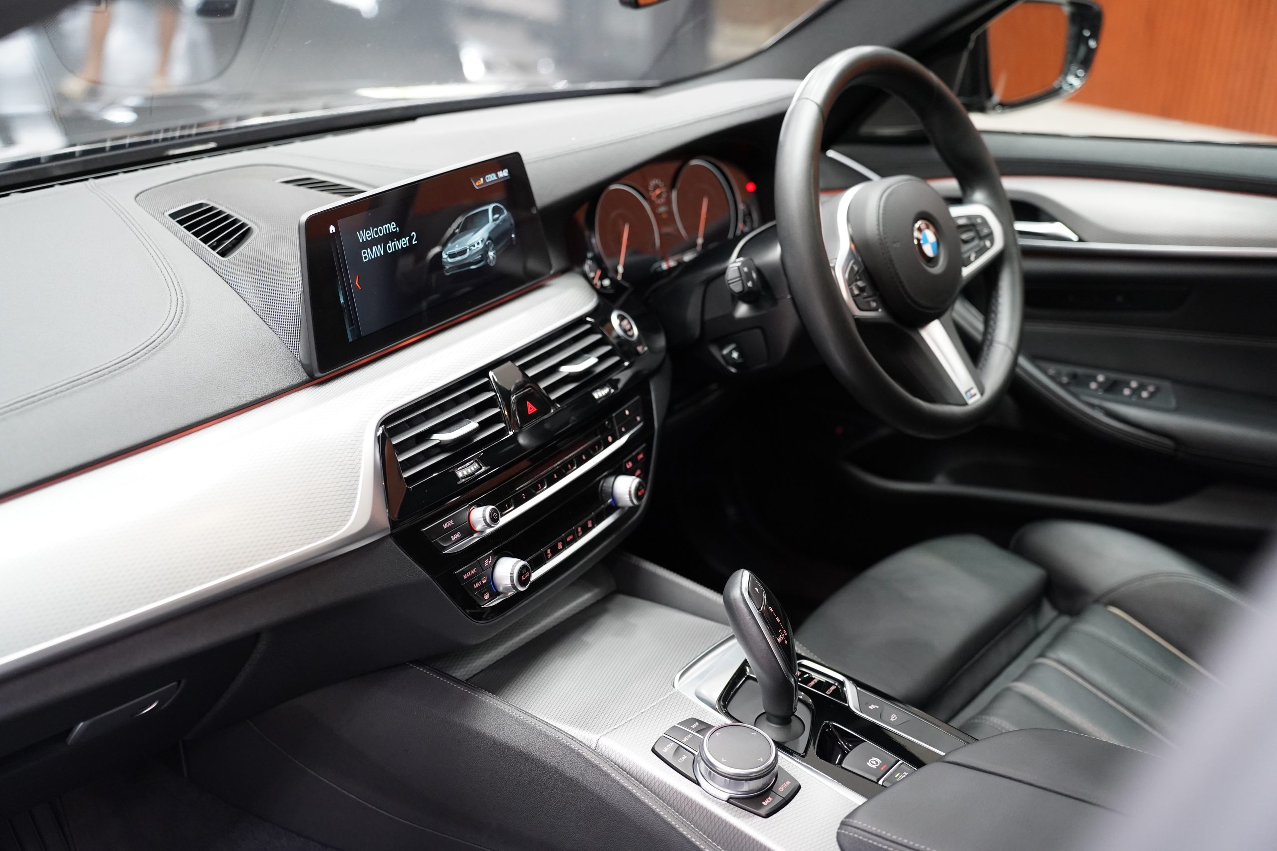 2017BMW 530i M Sport limousine (G30) - Image 12