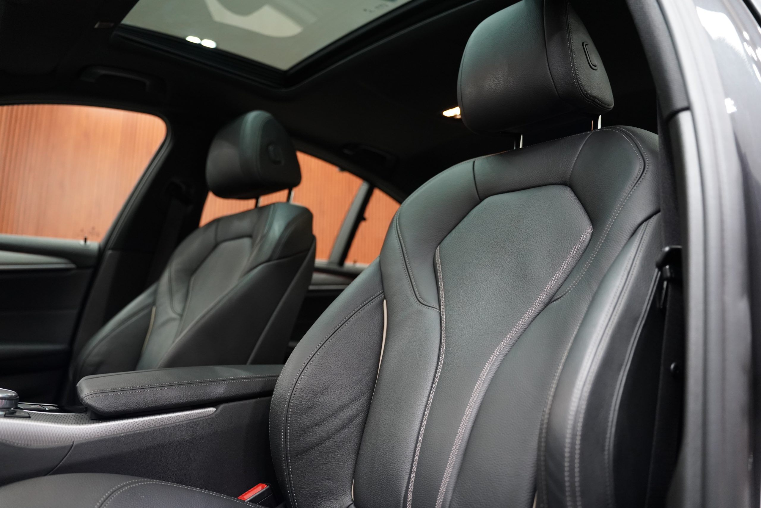 2017BMW 530i M Sport limousine (G30) - Image 14