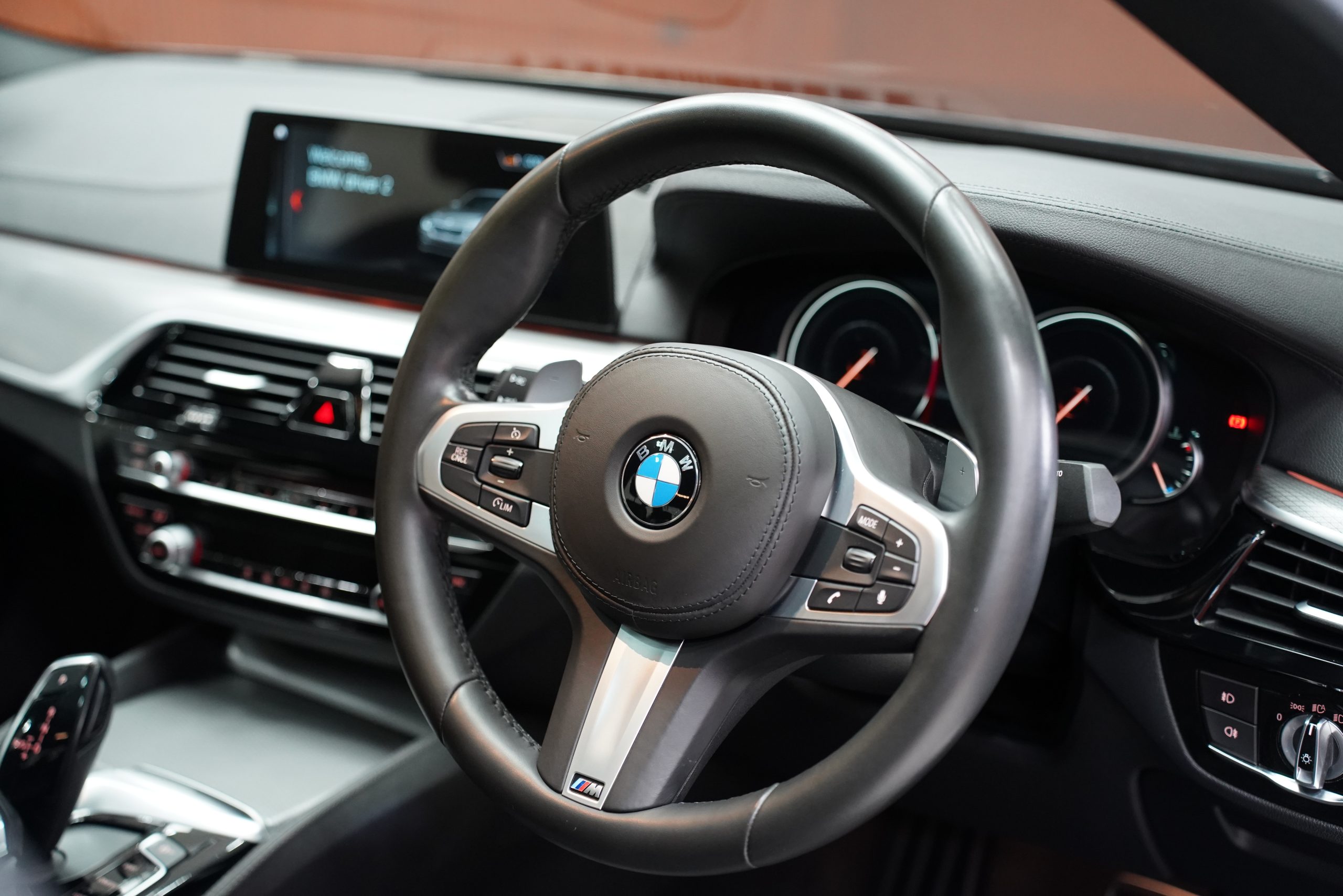 2017BMW 530i M Sport limousine (G30) - Image 15