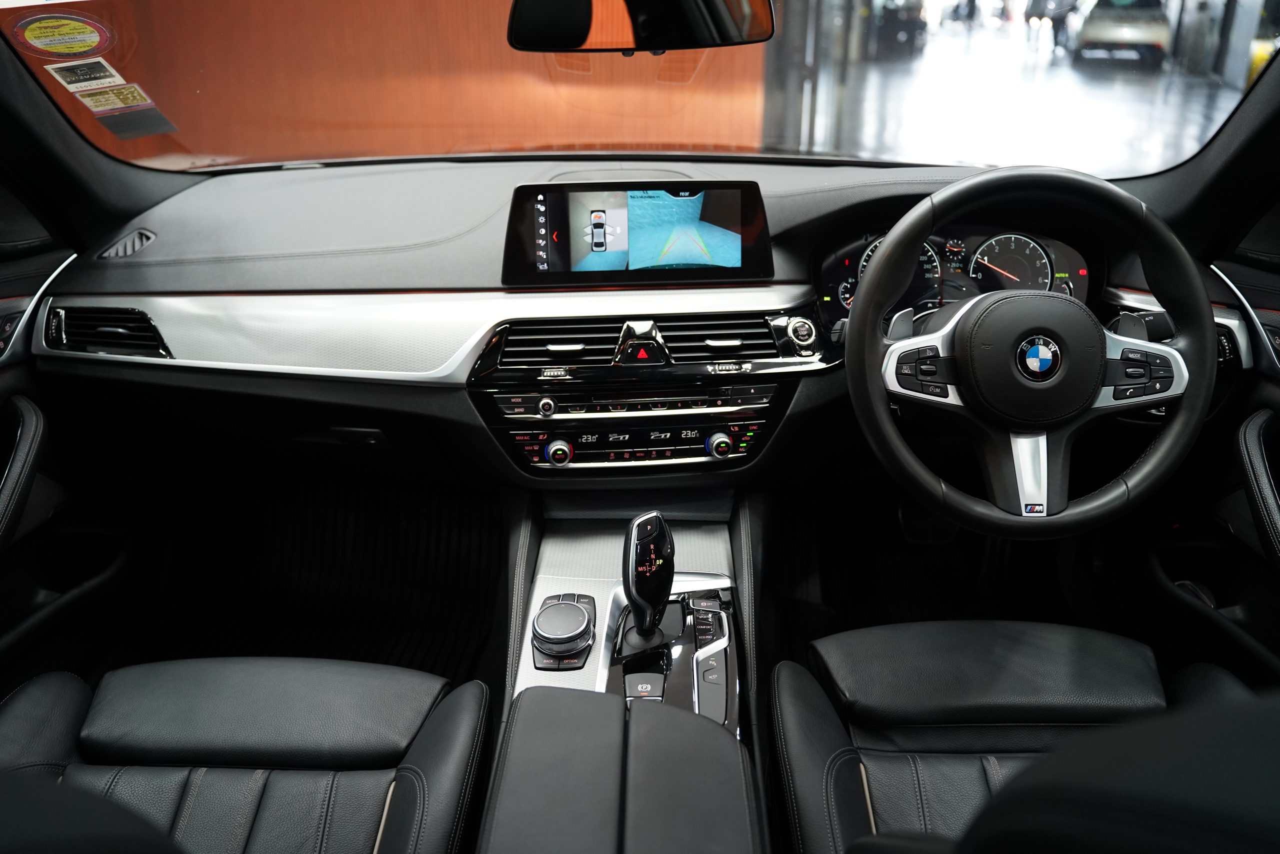2017BMW 530i M Sport limousine (G30) - Image 20