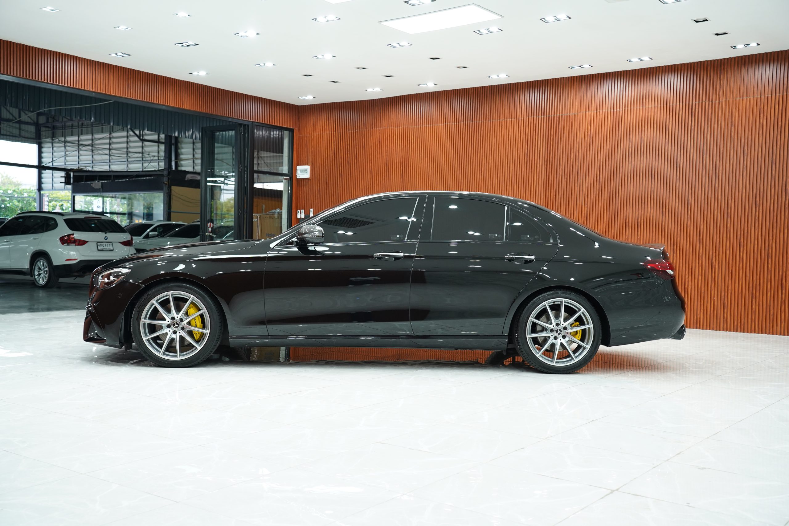 2023 Mercedes-Benz E300 2.0 W213 (ปี 16-23) e Avantgarde Sedan - Image 5