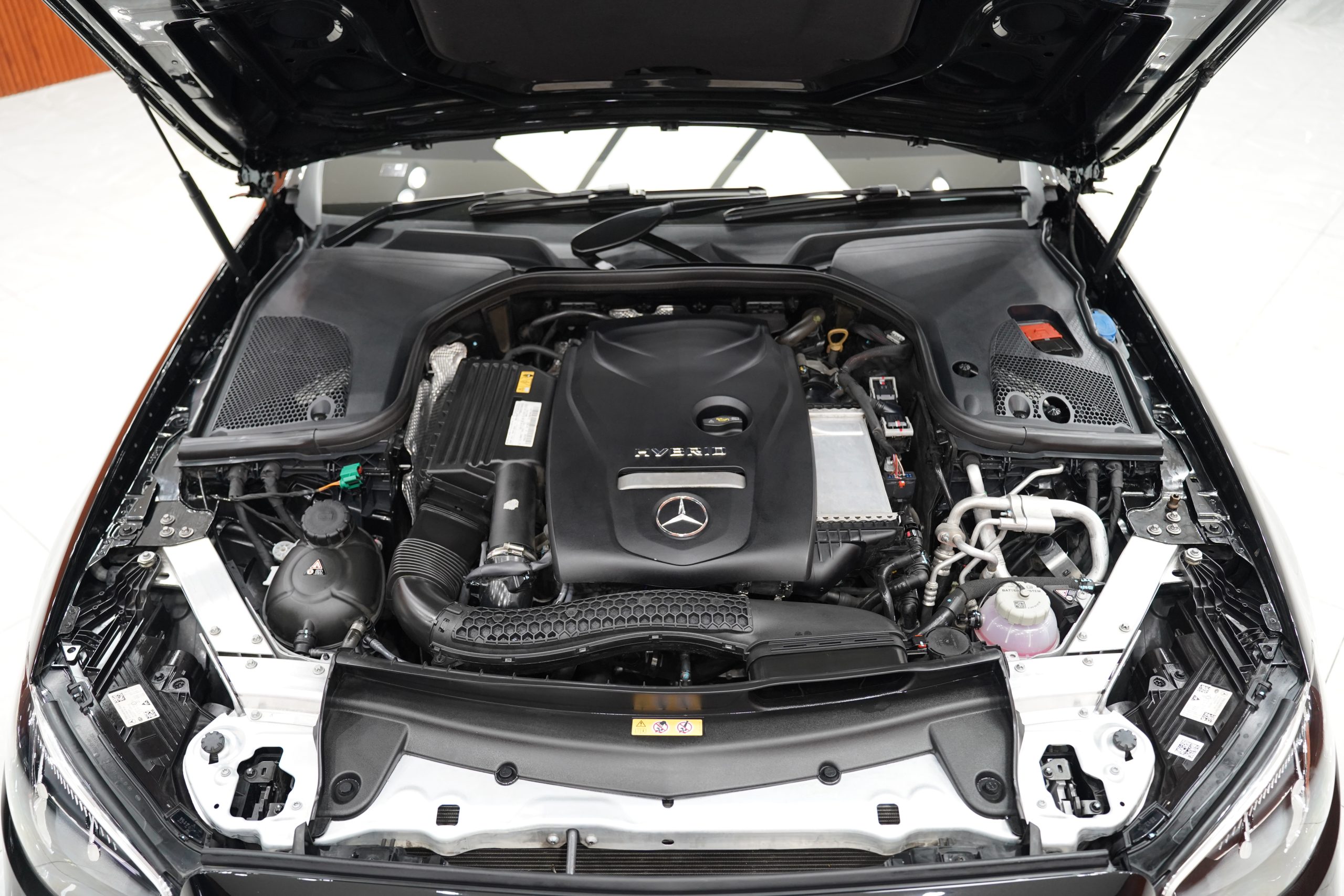 2023 Mercedes-Benz E300 2.0 W213 (ปี 16-23) e Avantgarde Sedan - Image 11