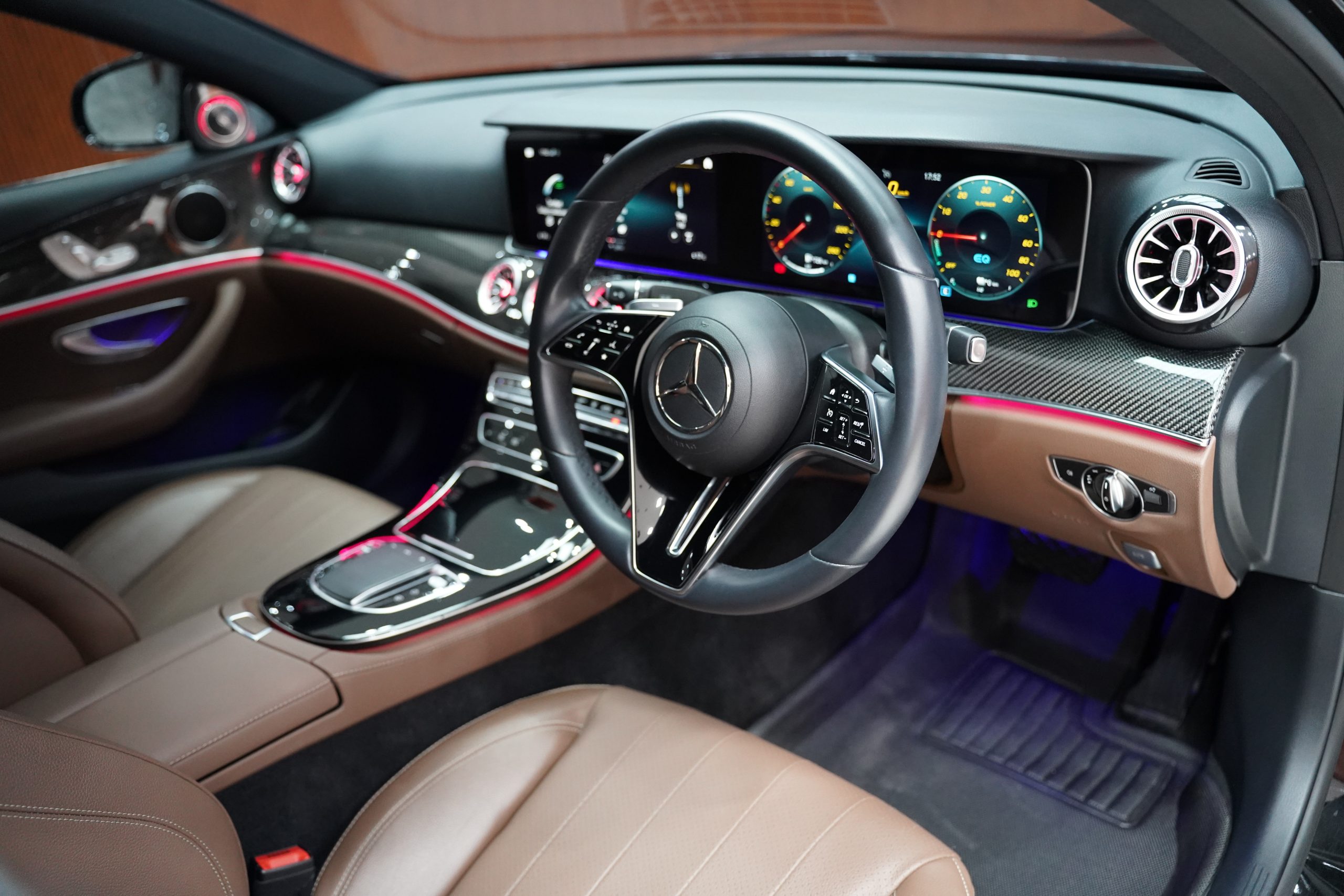 2023 Mercedes-Benz E300 2.0 W213 (ปี 16-23) e Avantgarde Sedan - Image 13