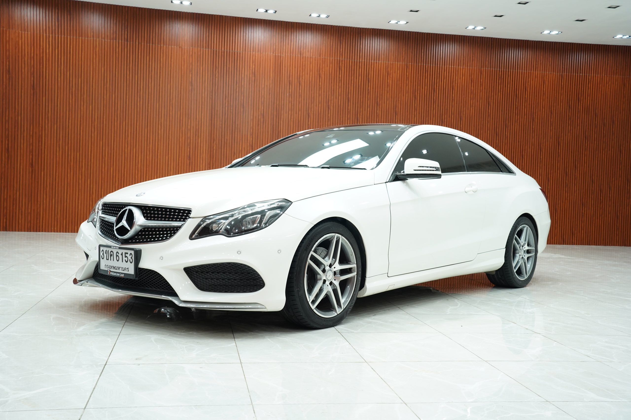 2015Mercedes-Benz E200 Coupe - Image 4
