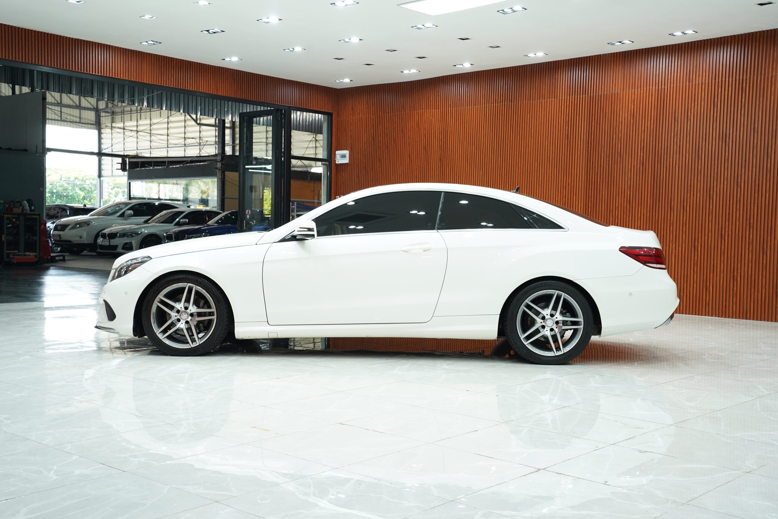 2015Mercedes-Benz E200 Coupe - Image 5
