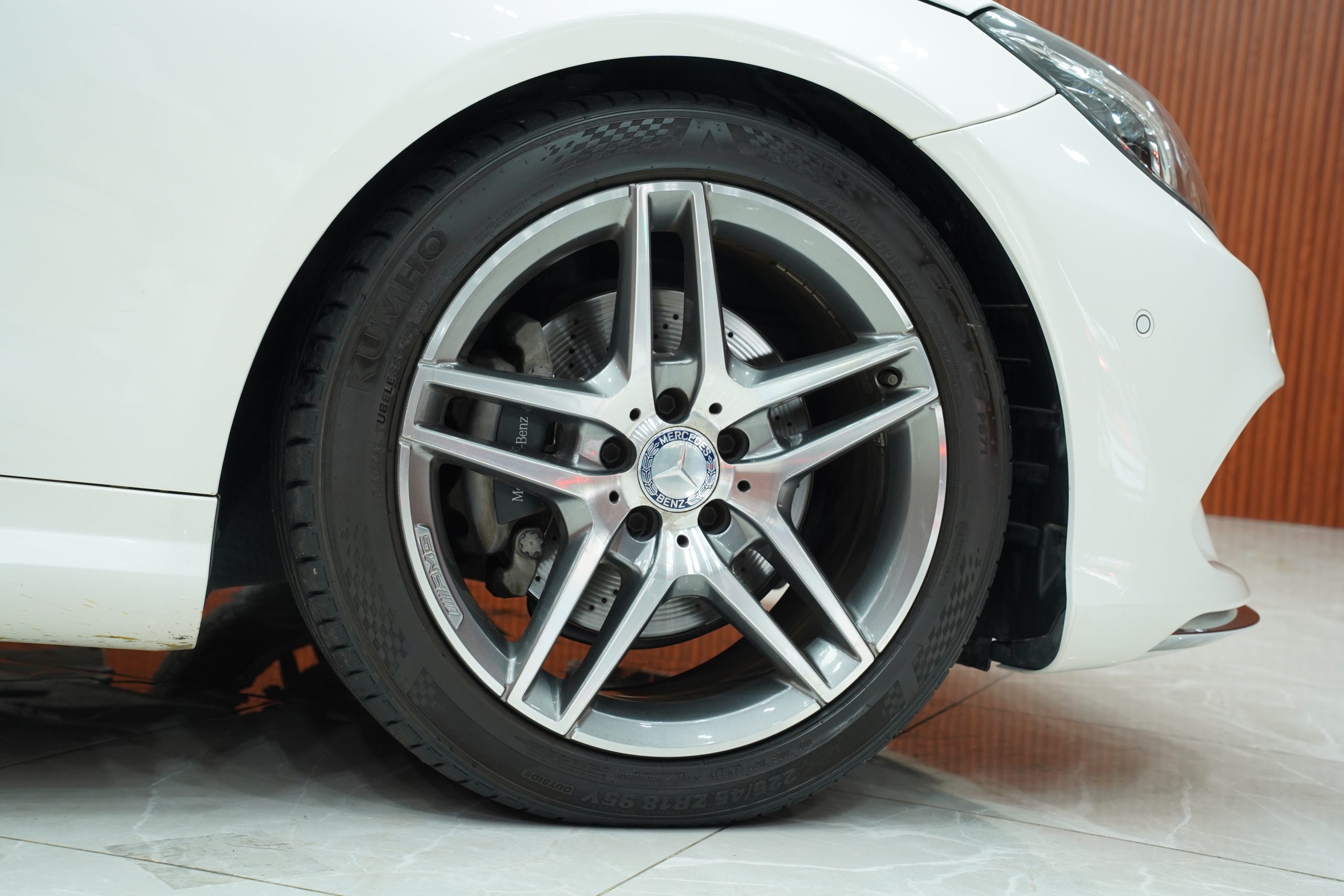 2015Mercedes-Benz E200 Coupe - Image 10